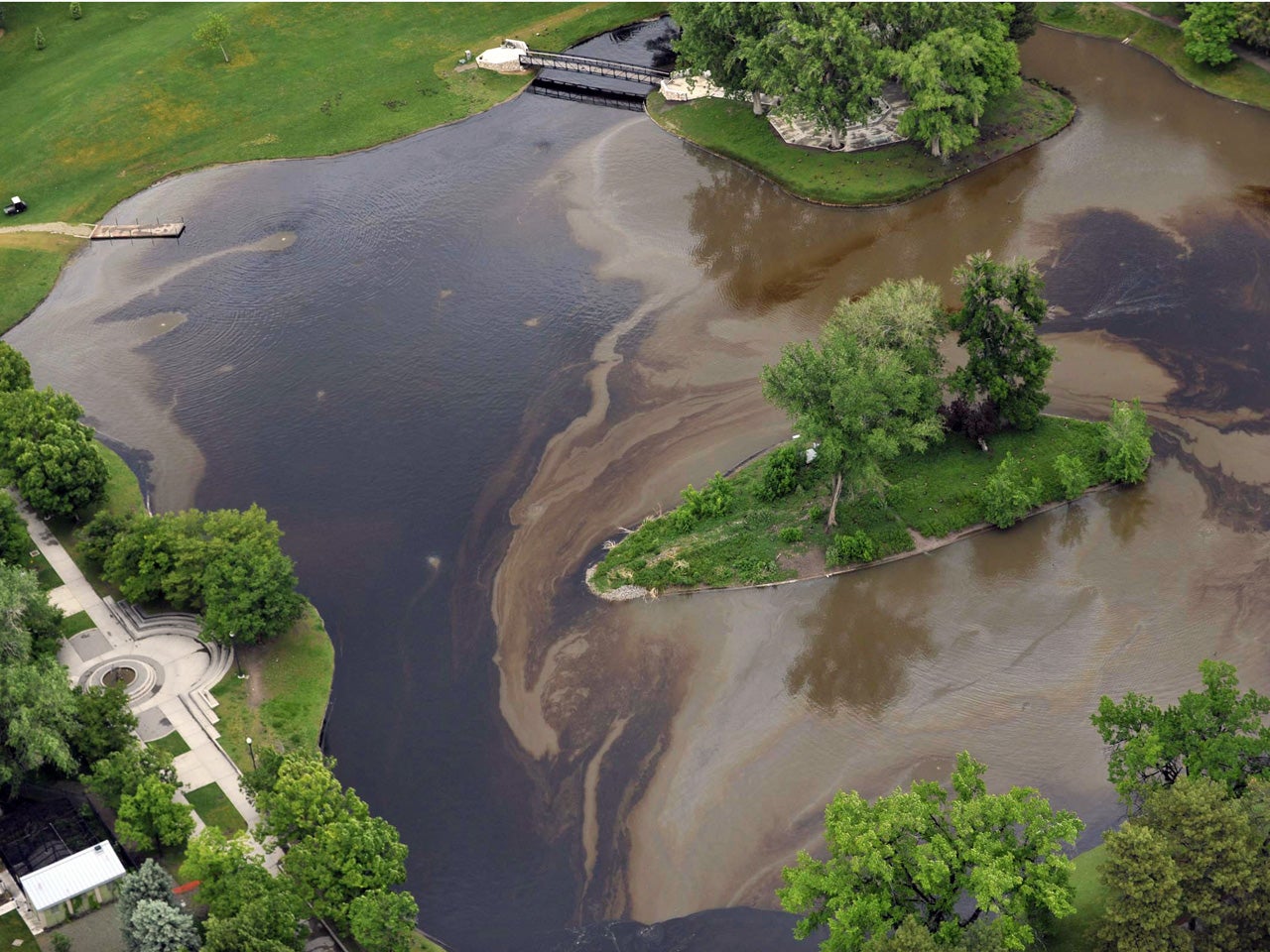 Underground oil pipeline spill Oil spills, leaks, fires & explosions