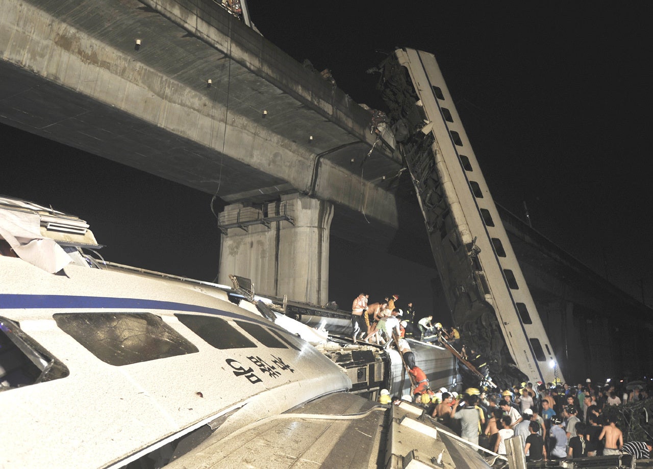 Chinese bullet train derails, 32 killed CBS News