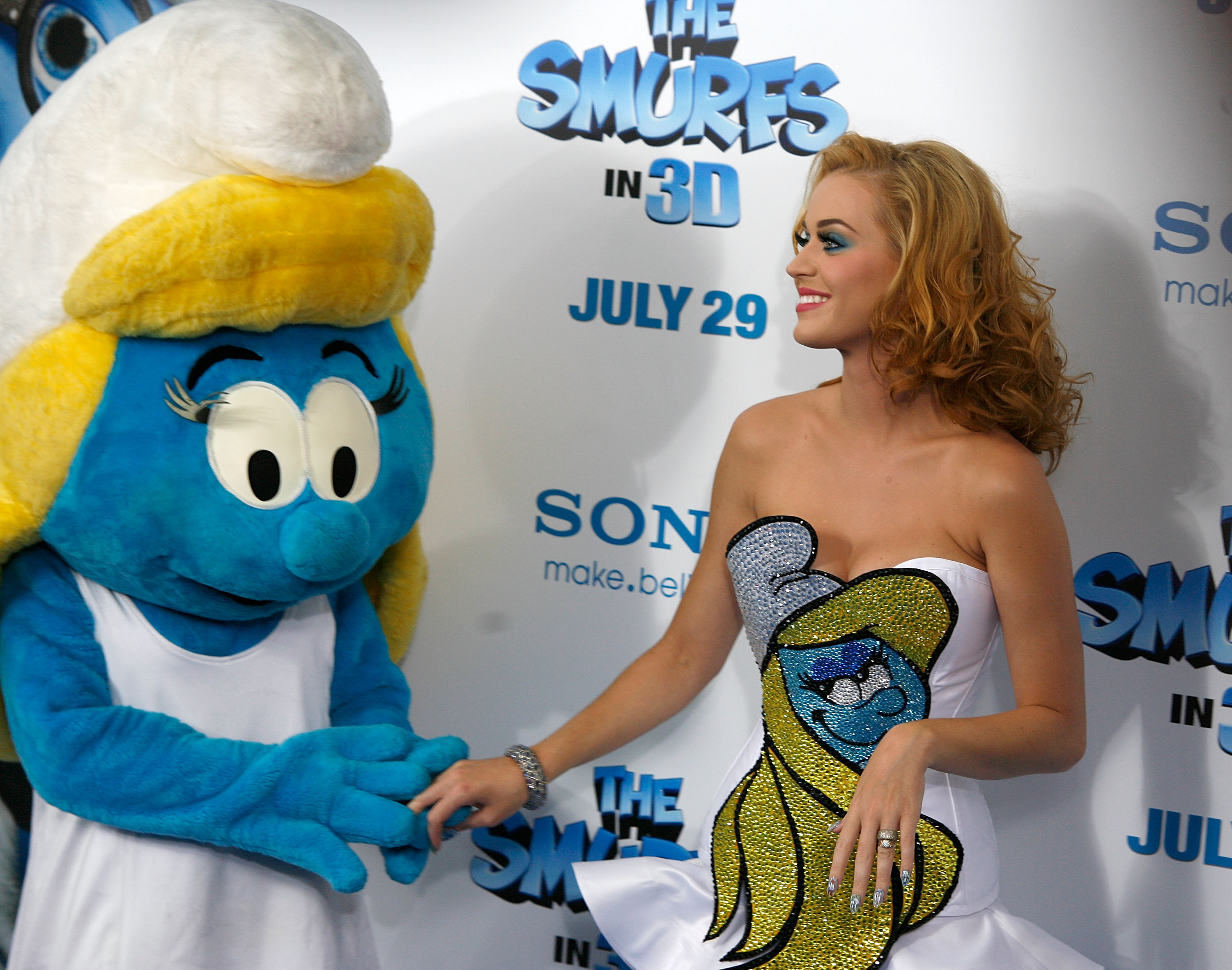 Katy Perry Brings Smurf Fashion To A New Level Cbs News