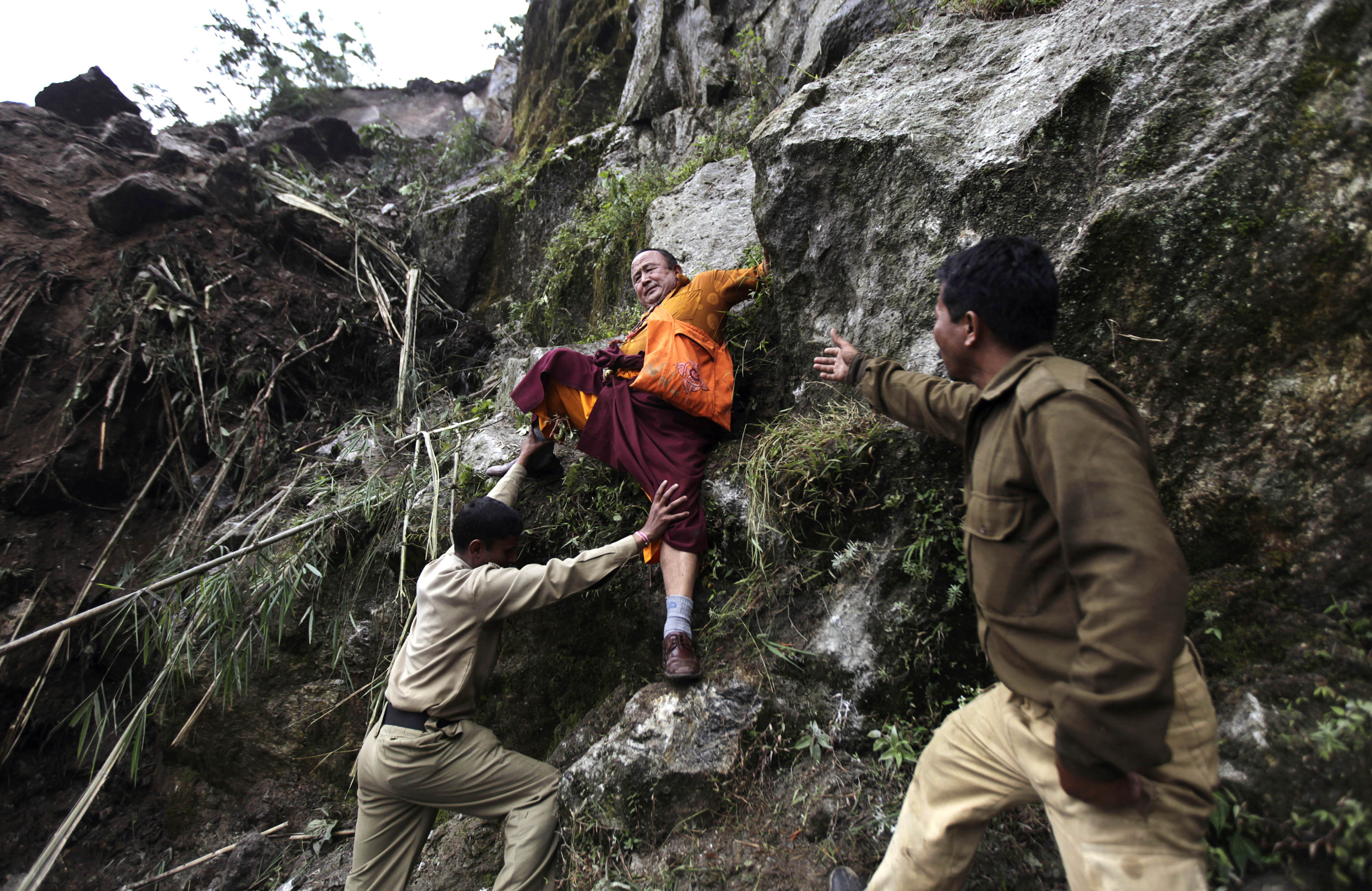 Himalayan earthquake death toll hits 81 CBS News