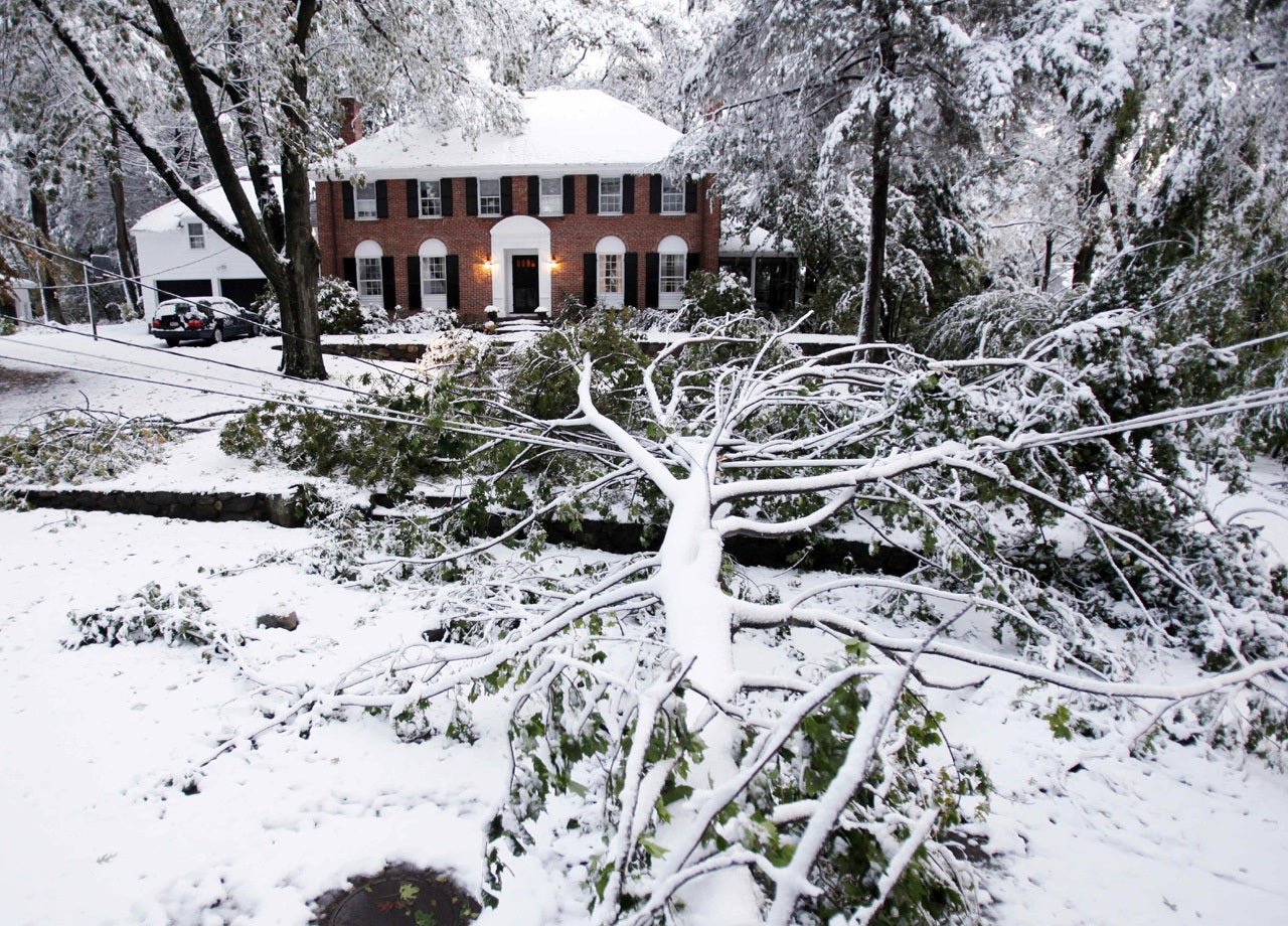 Rare Oct. snowstorm hits Northeast Photo 1 Pictures CBS News