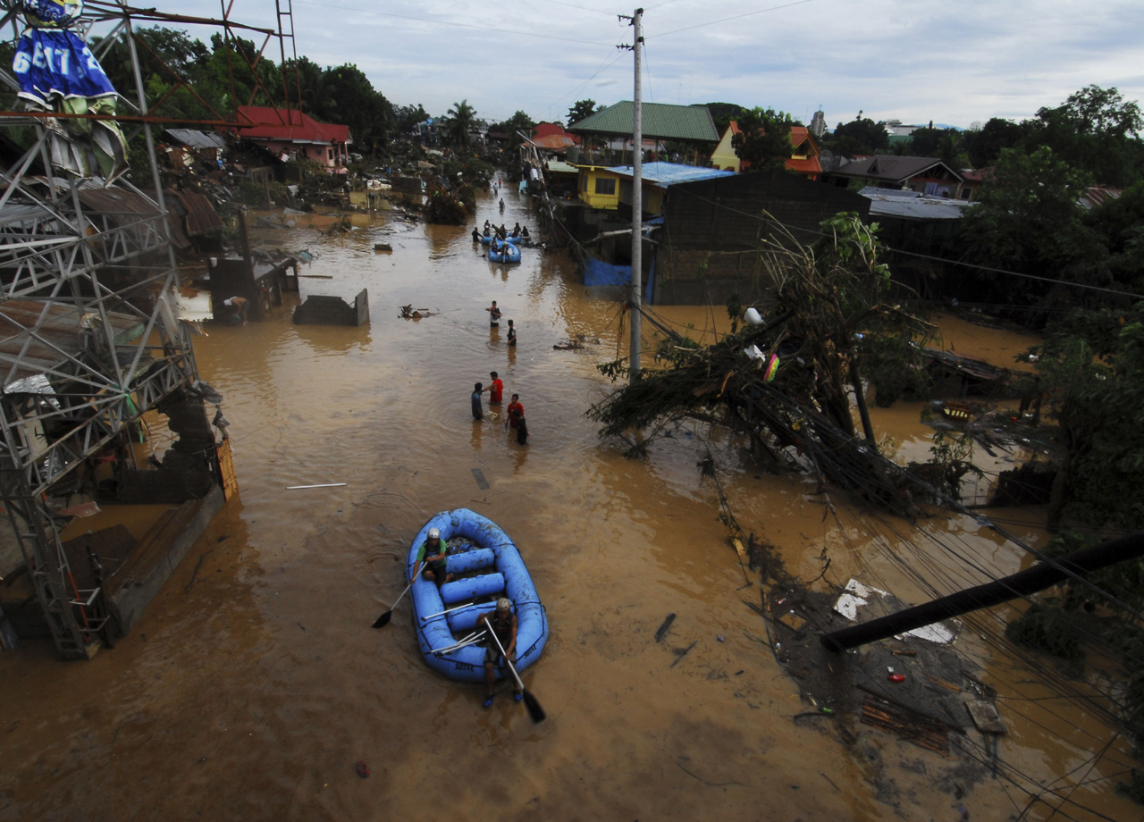 Deadly flooding causes chaos in Philippines, thousands 