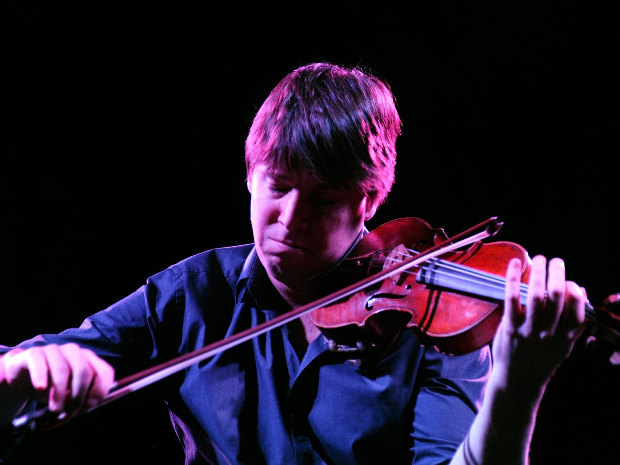 Violinist Joshua Bell, the "athletic" musician CBS News