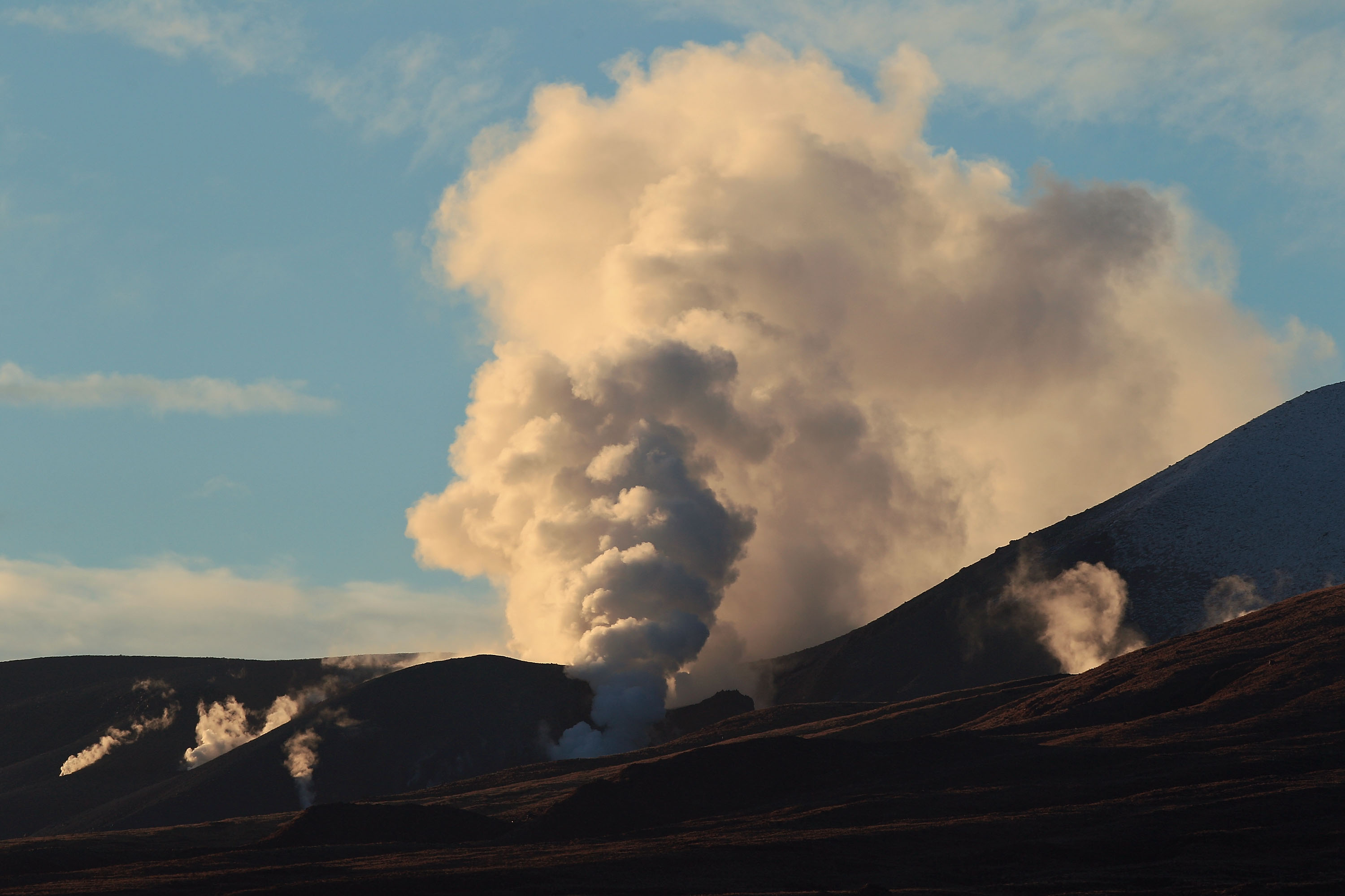 New Zealand volcano erupts Photo 10 Pictures CBS News