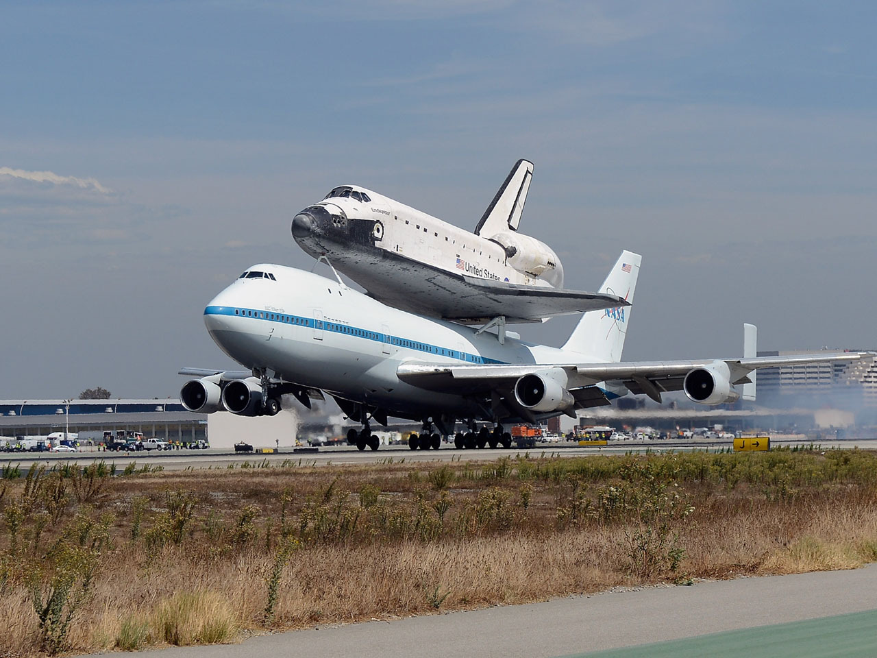 weight of space shuttle endeavour