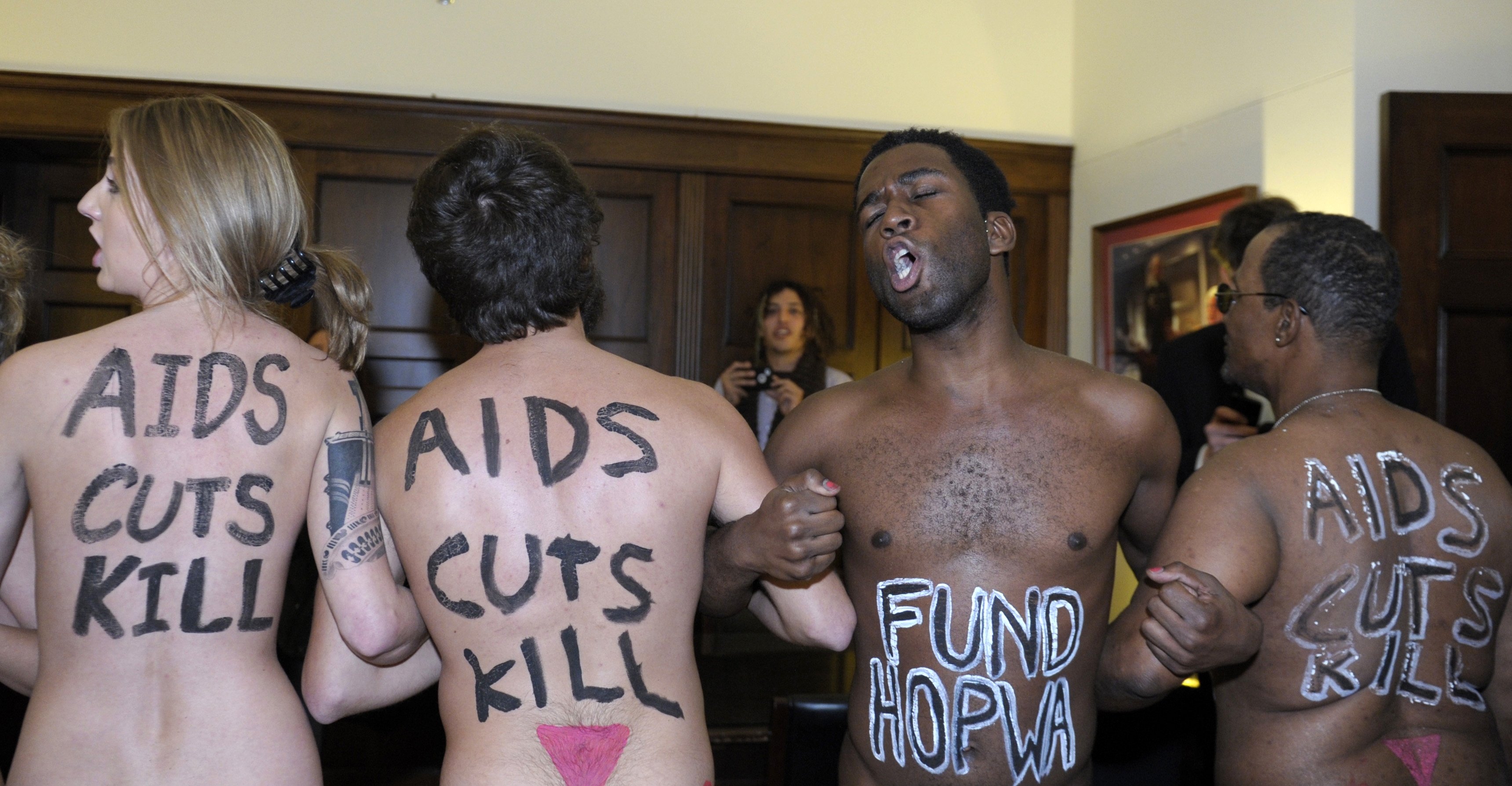 Nude Aids Activists Arrested In Boehners Office Cbs News