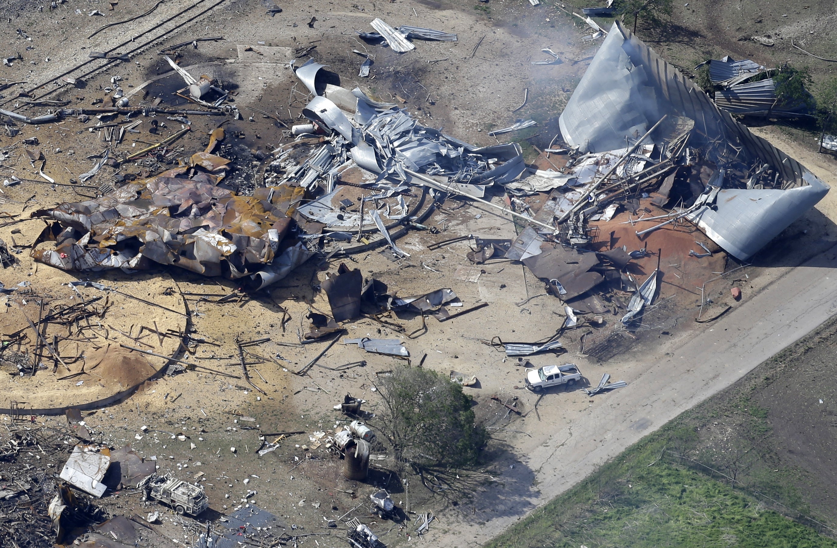 Texas fertilizer plant explosion Photo 1 Pictures Texas fertilizer plant explosion Photo 1 Pictures