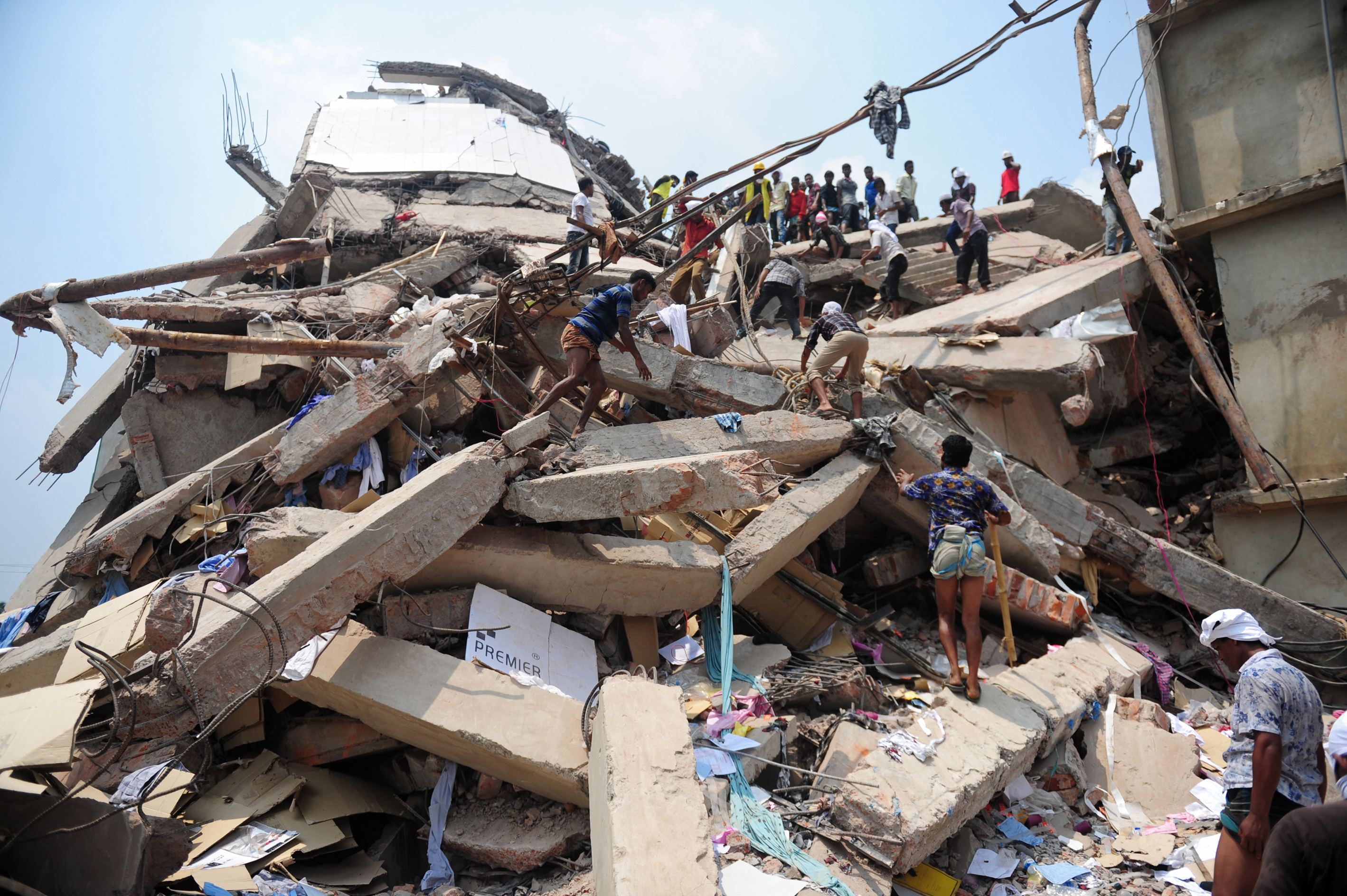 Bangladesh garment factory owners warned to evacuate before collapse