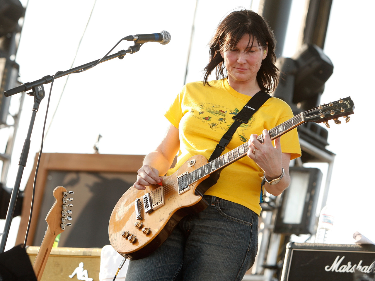 Bassist Kim Deal leaves the Pixies CBS News