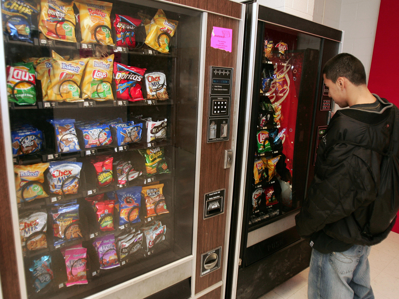 USDA replacing junk food in schools with "smart snacks" - CBS News