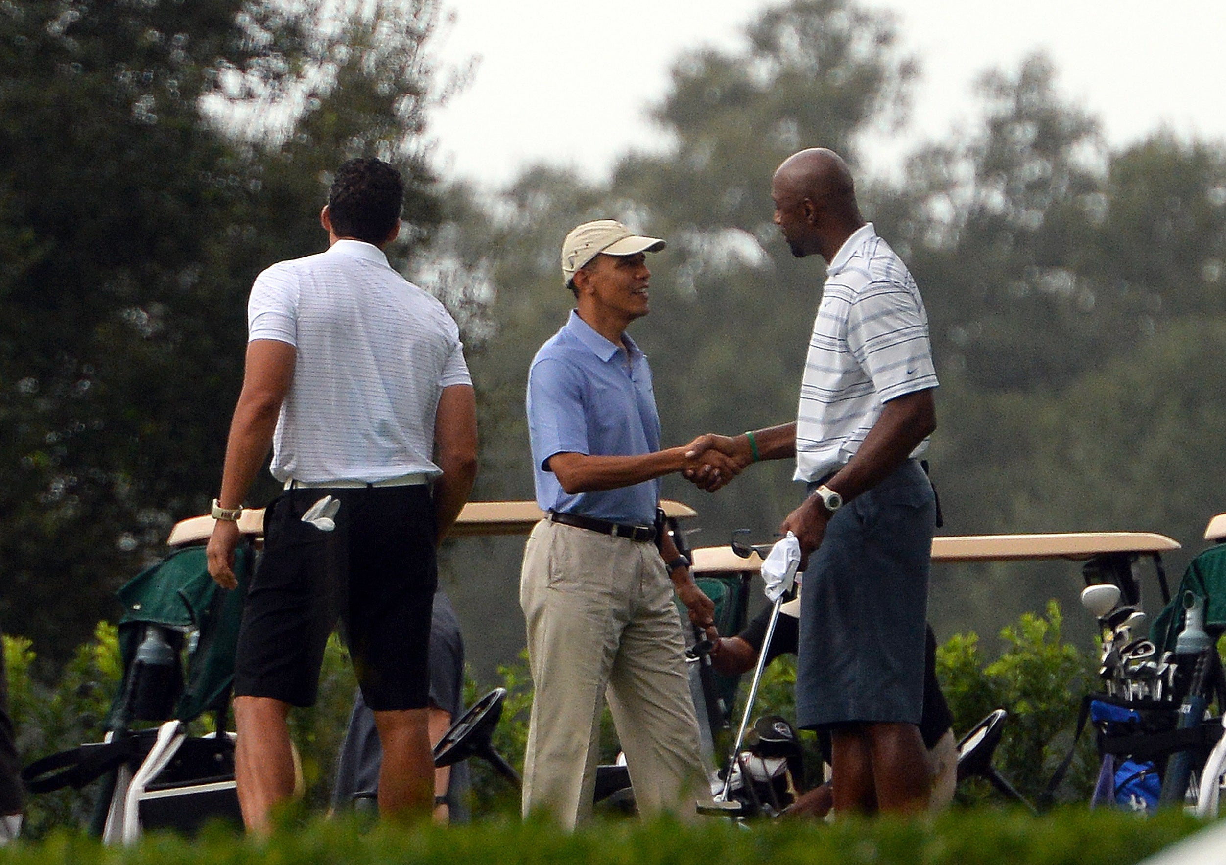 Obama golfs at "Caddyshack" course in Florida CBS News