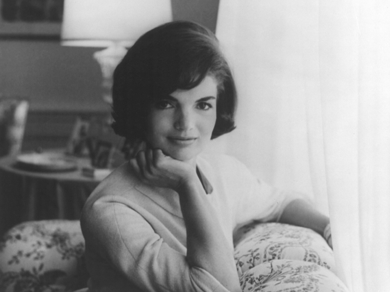 The First Lady Jacqueline Kennedy Onassis Pictures Cbs News 