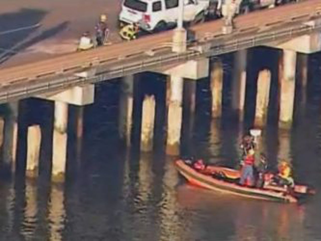 Xavier McClinton, Calif. man tries to throw wife off bridge, falls over