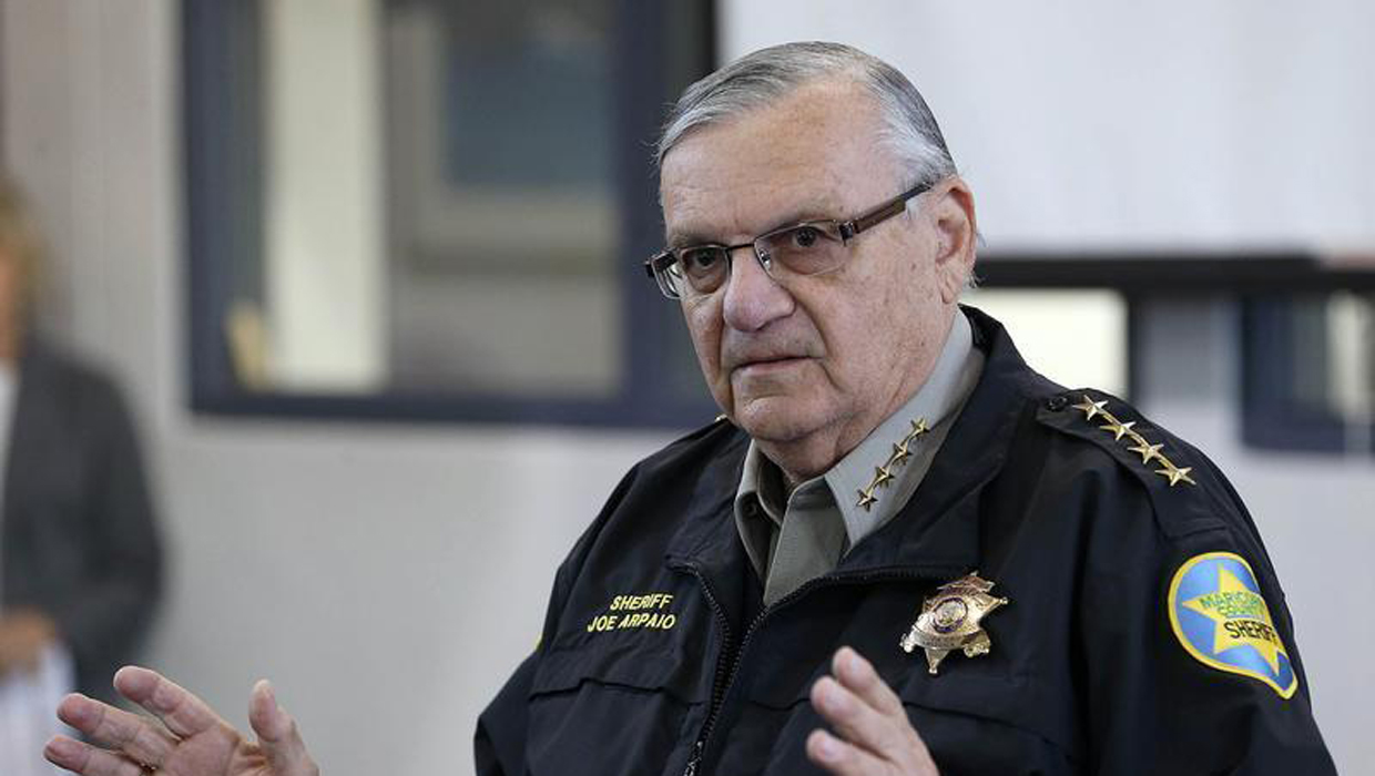 Arizonas Sheriff Joe Arpaio Officially Charged With Criminal Contempt Cbs News 