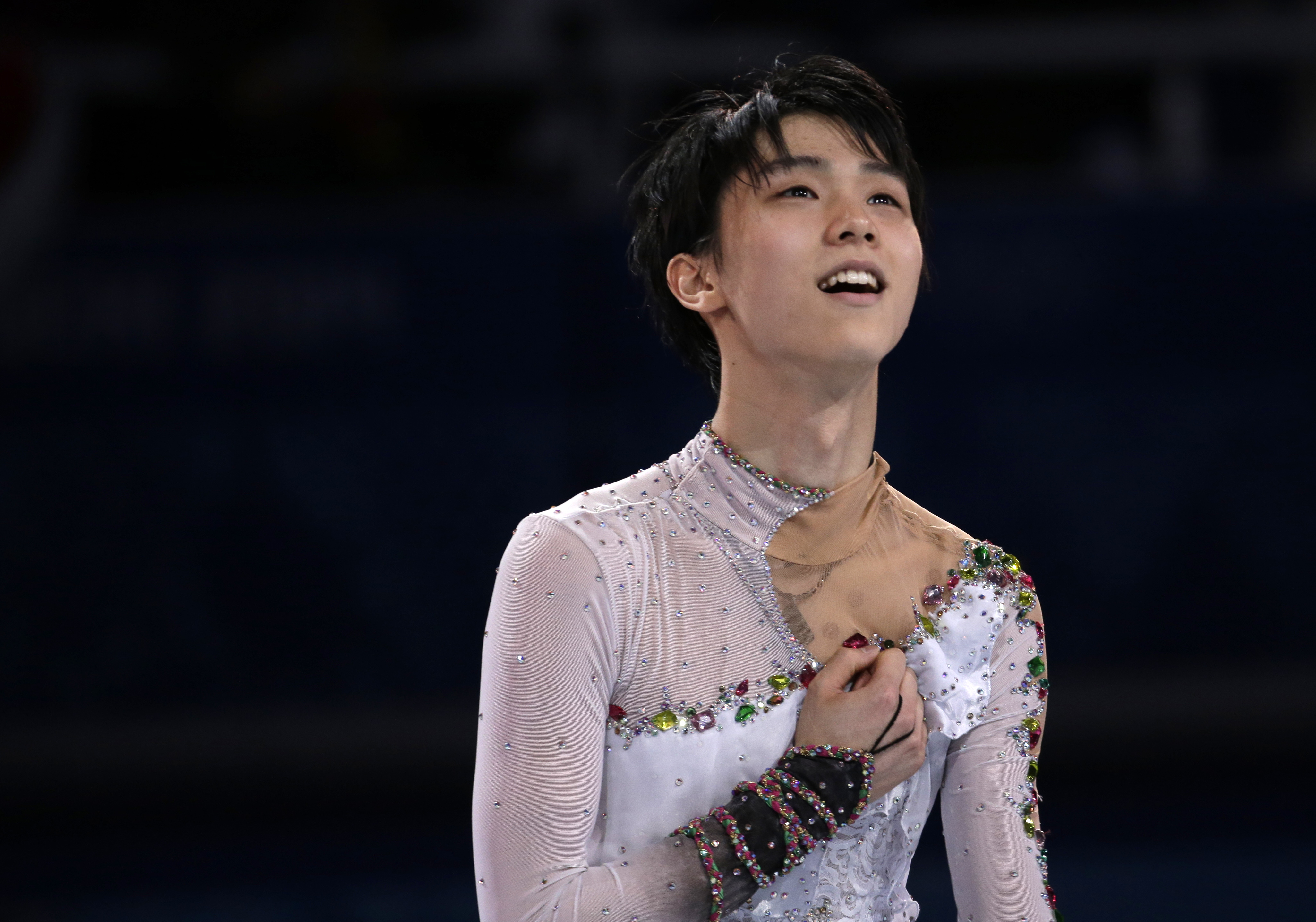 Winter Olympics 2014 Yuzuru Hanyu of Japan survives two falls to win