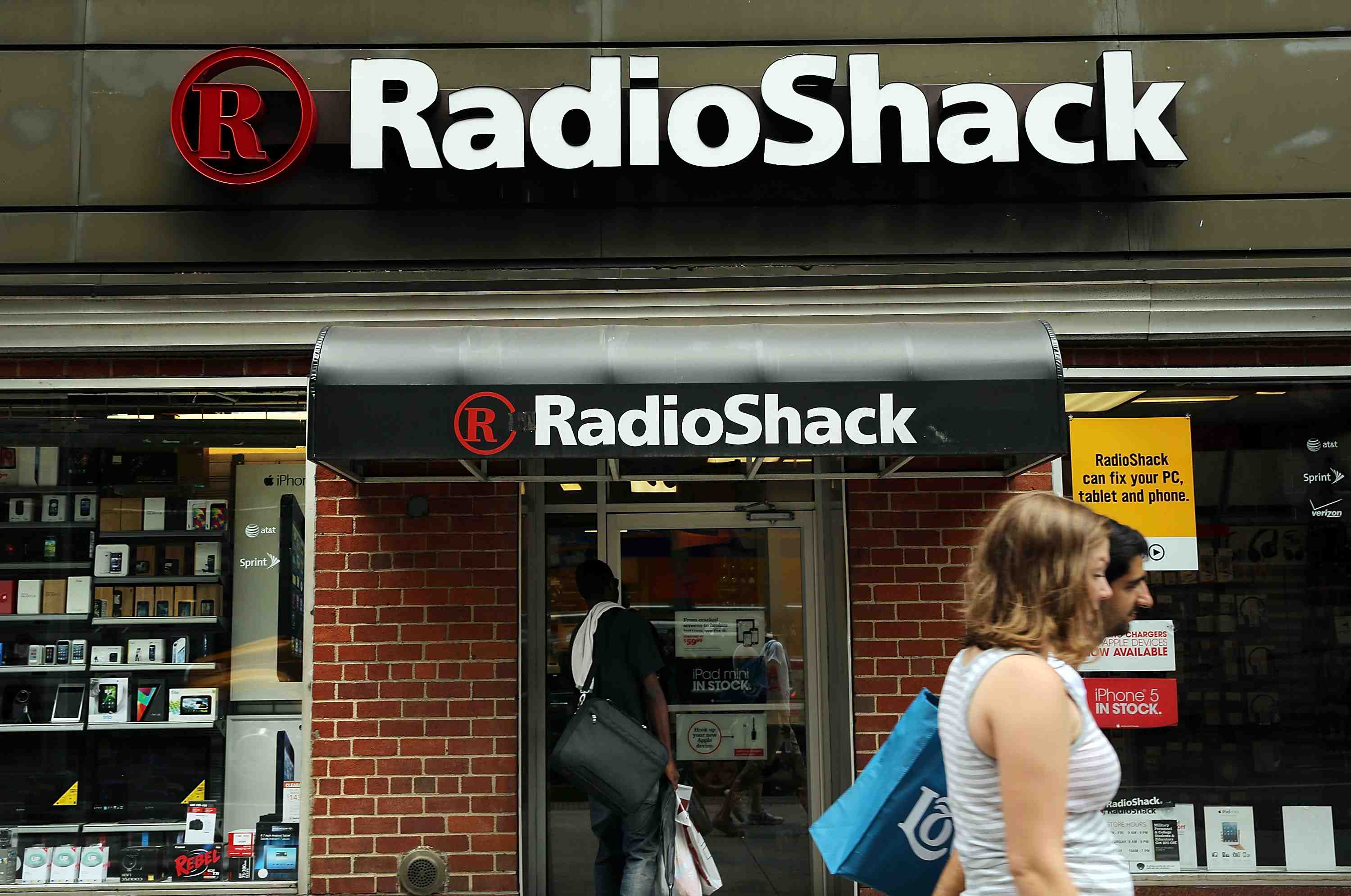 RadioShack to close up to 1,100 stores CBS News