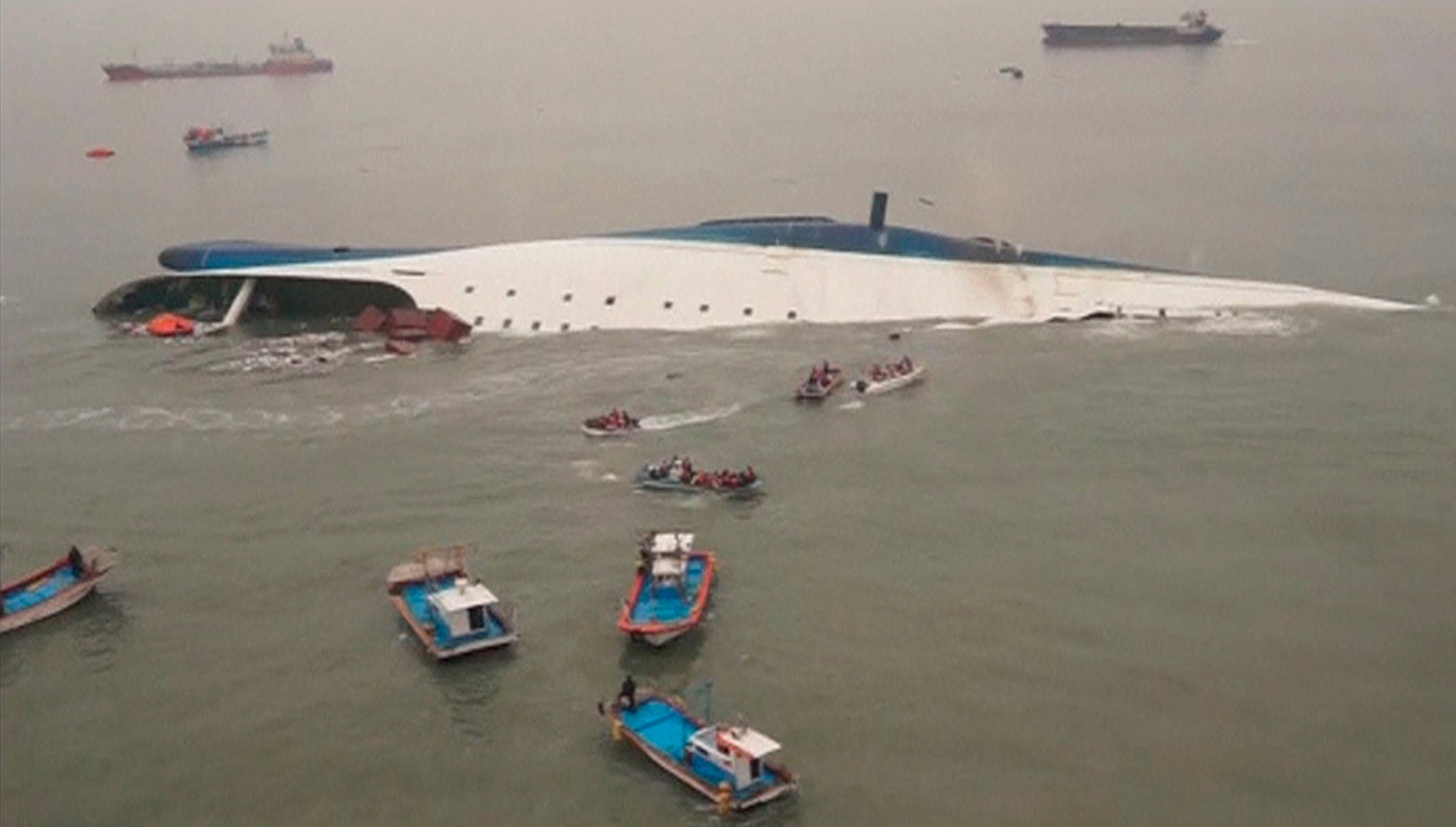 Nearly 300, mostly teens, missing after South Korean ferry sinks CBS News