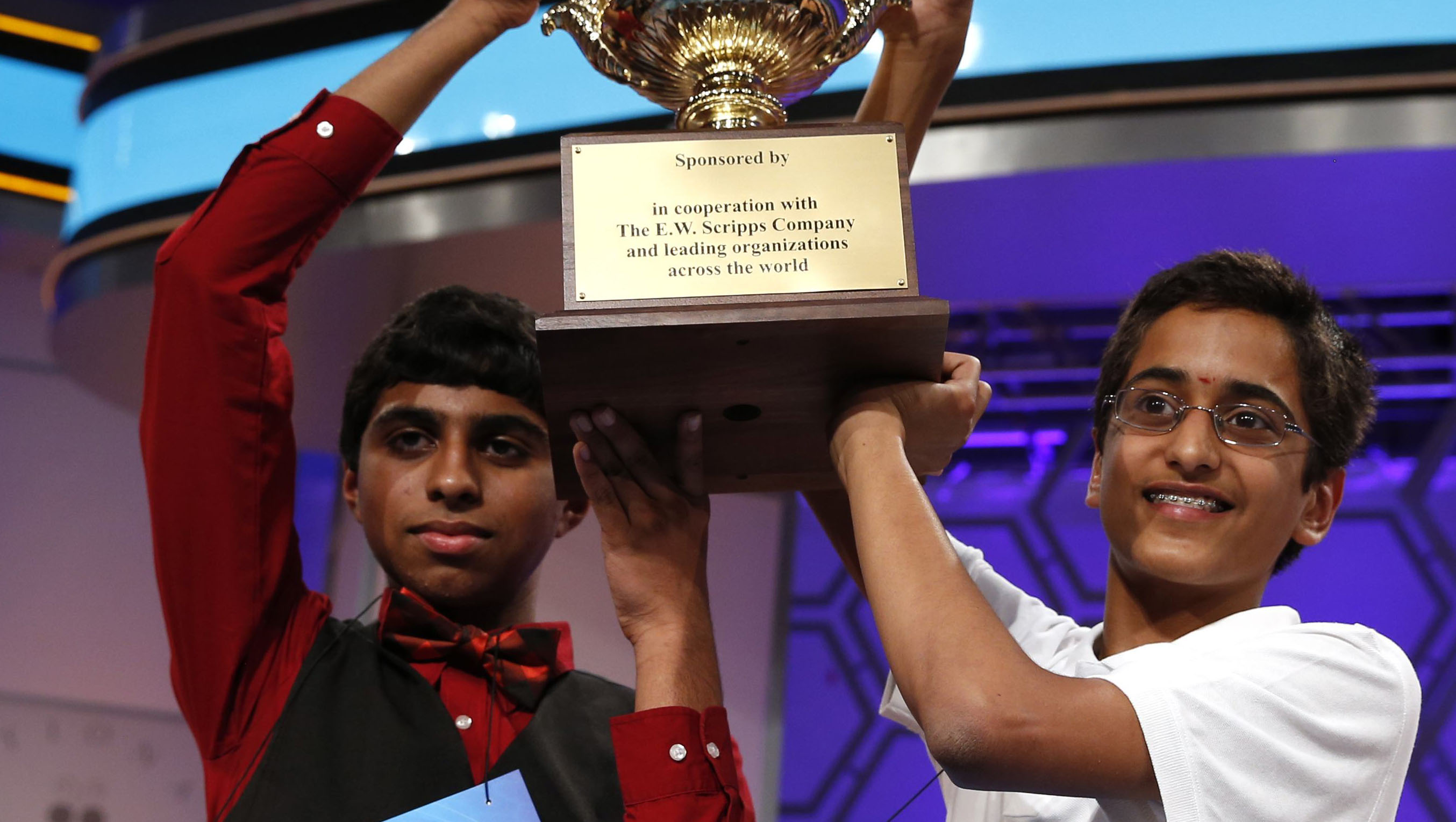 it-s-a-tie-two-boys-win-2014-scripps-national-spelling-bee-cbs-news