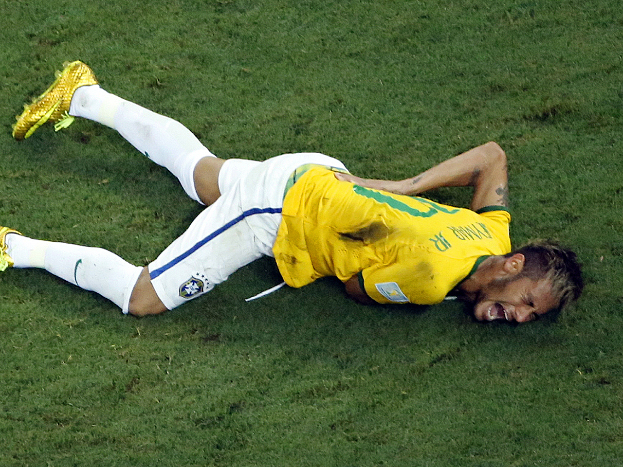 Brazil Star Neymar Out For Rest Of World Cup With Broken Vertebra Cbs