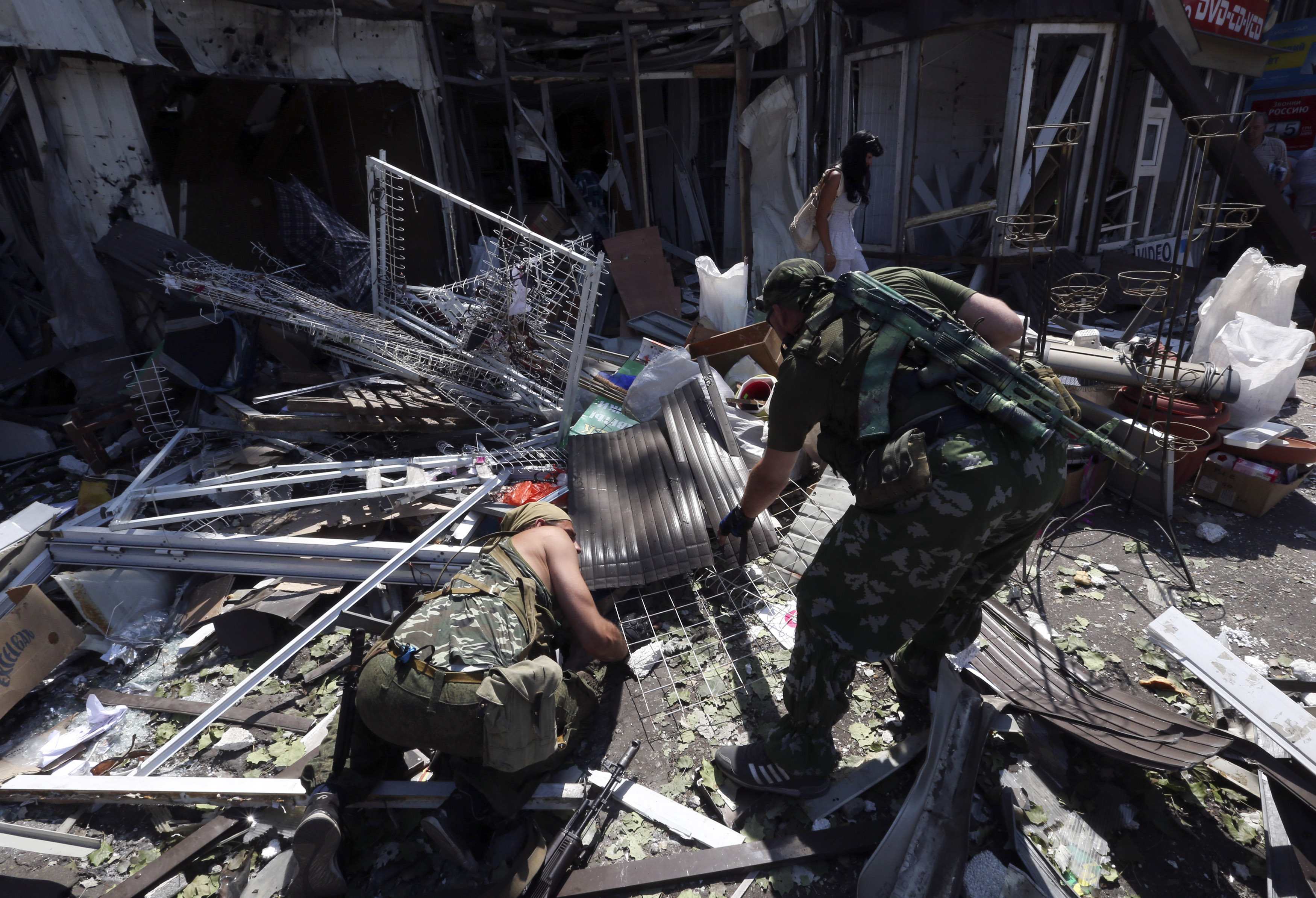 Ukraine Troops Tighten Noose On Separatists In Donetsk As NATO Says ...