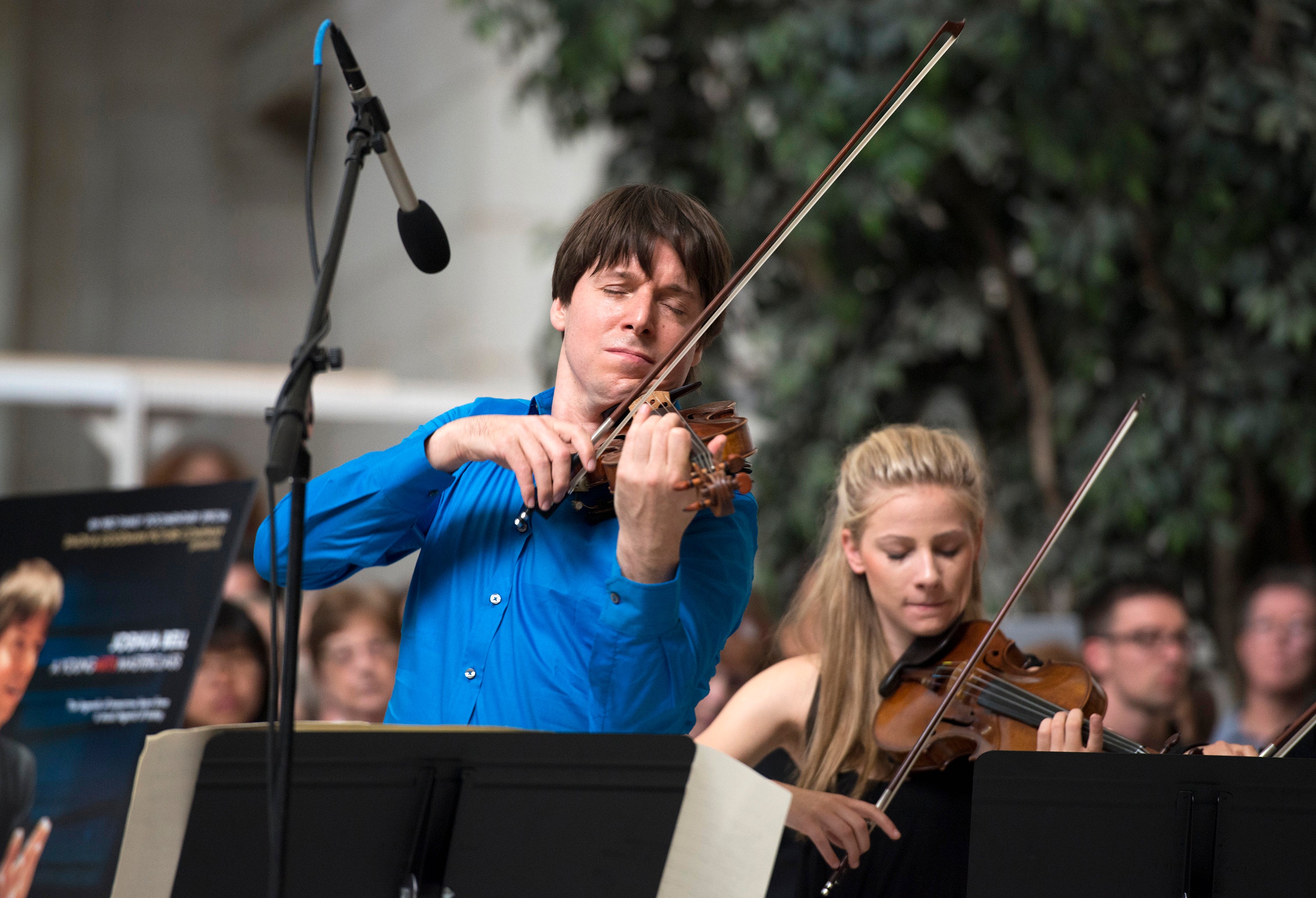 Violin virtuoso Joshua Bell's encore at Union Station CBS News