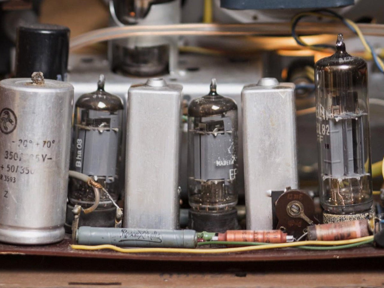 Almanac The vacuum tube CBS News