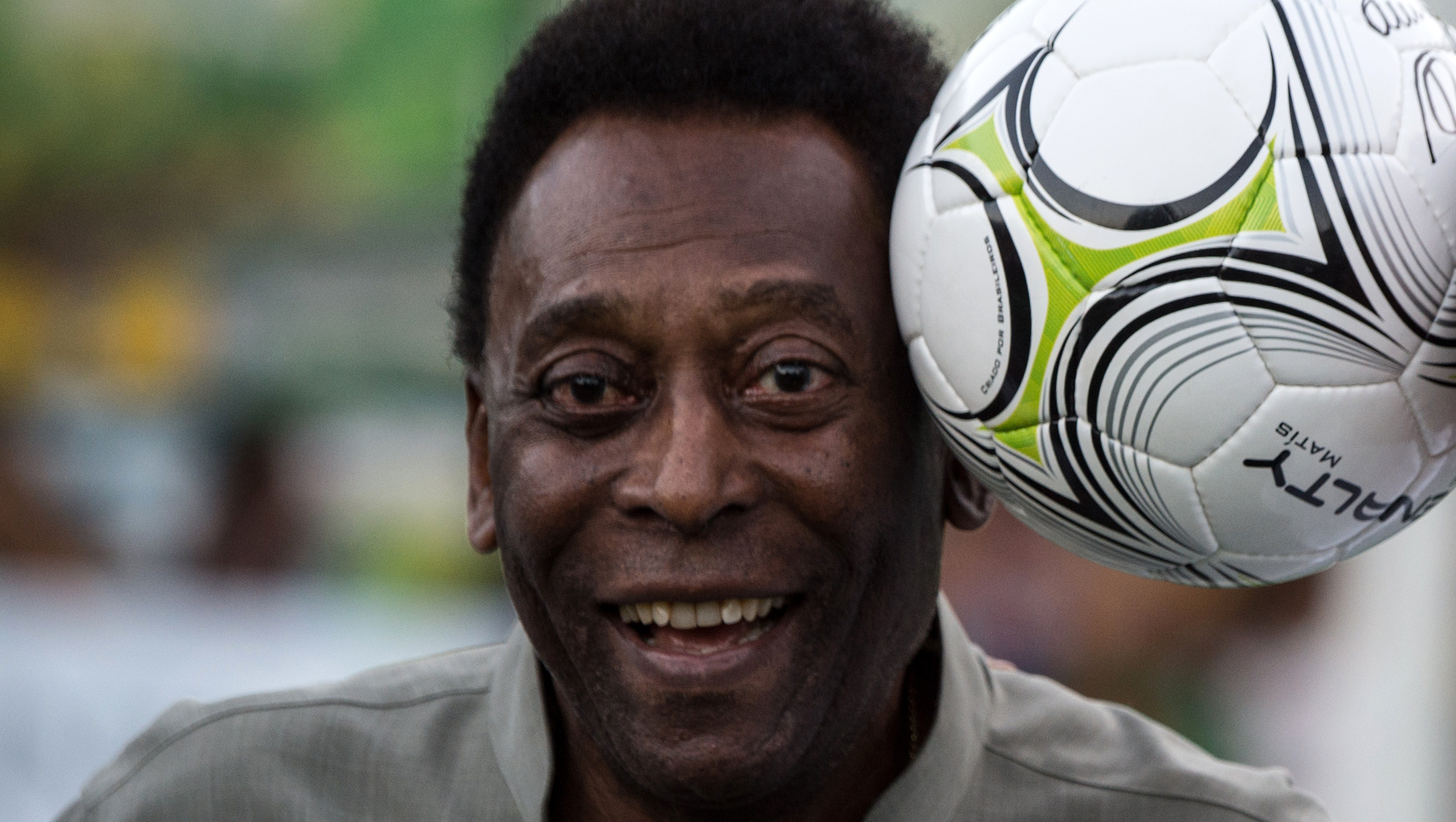 Pele "lucid," condition improving in Brazil hospital, officials say