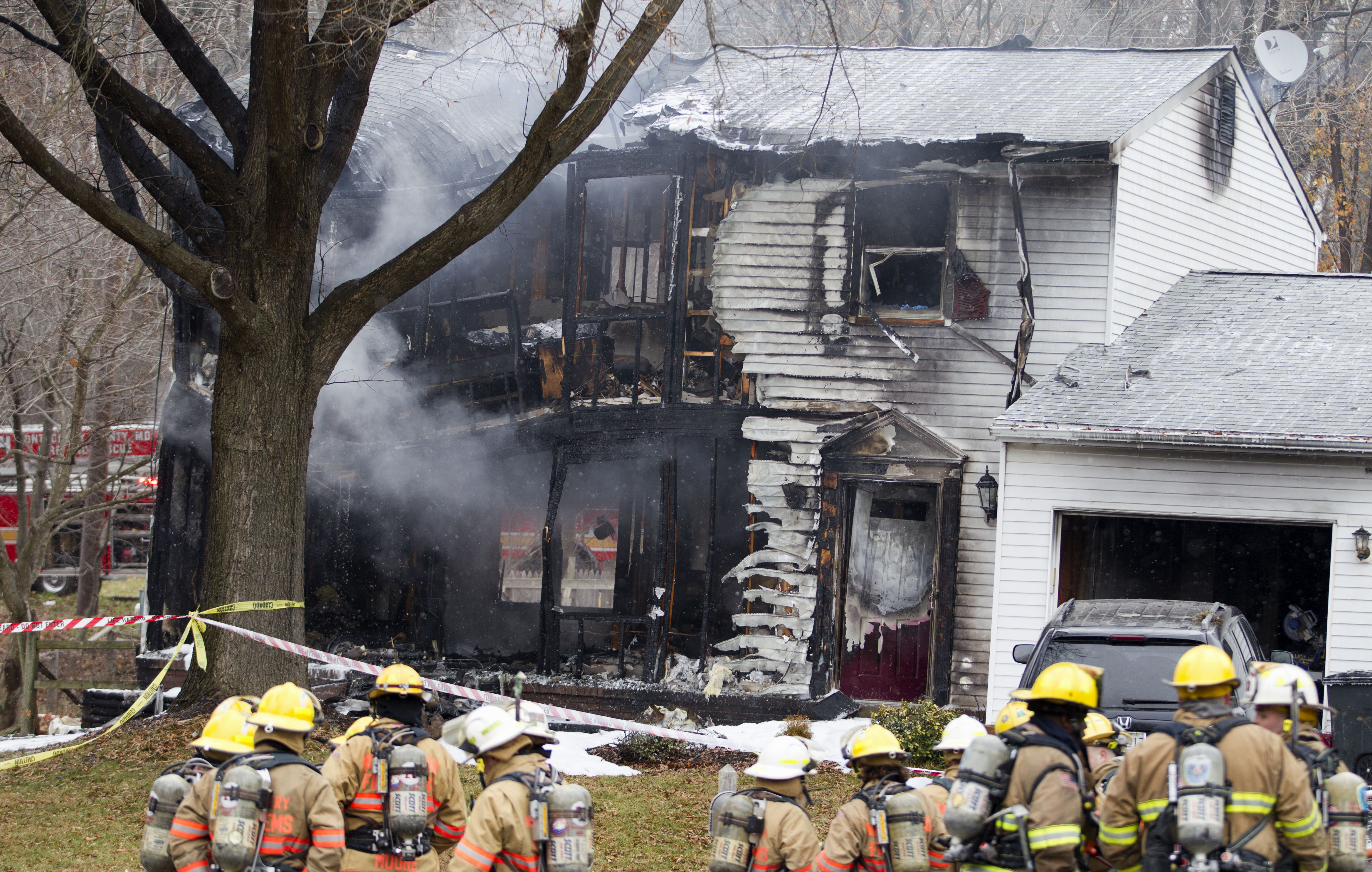 Plane Crashes Into House In Maryland 6 Killed CBS News