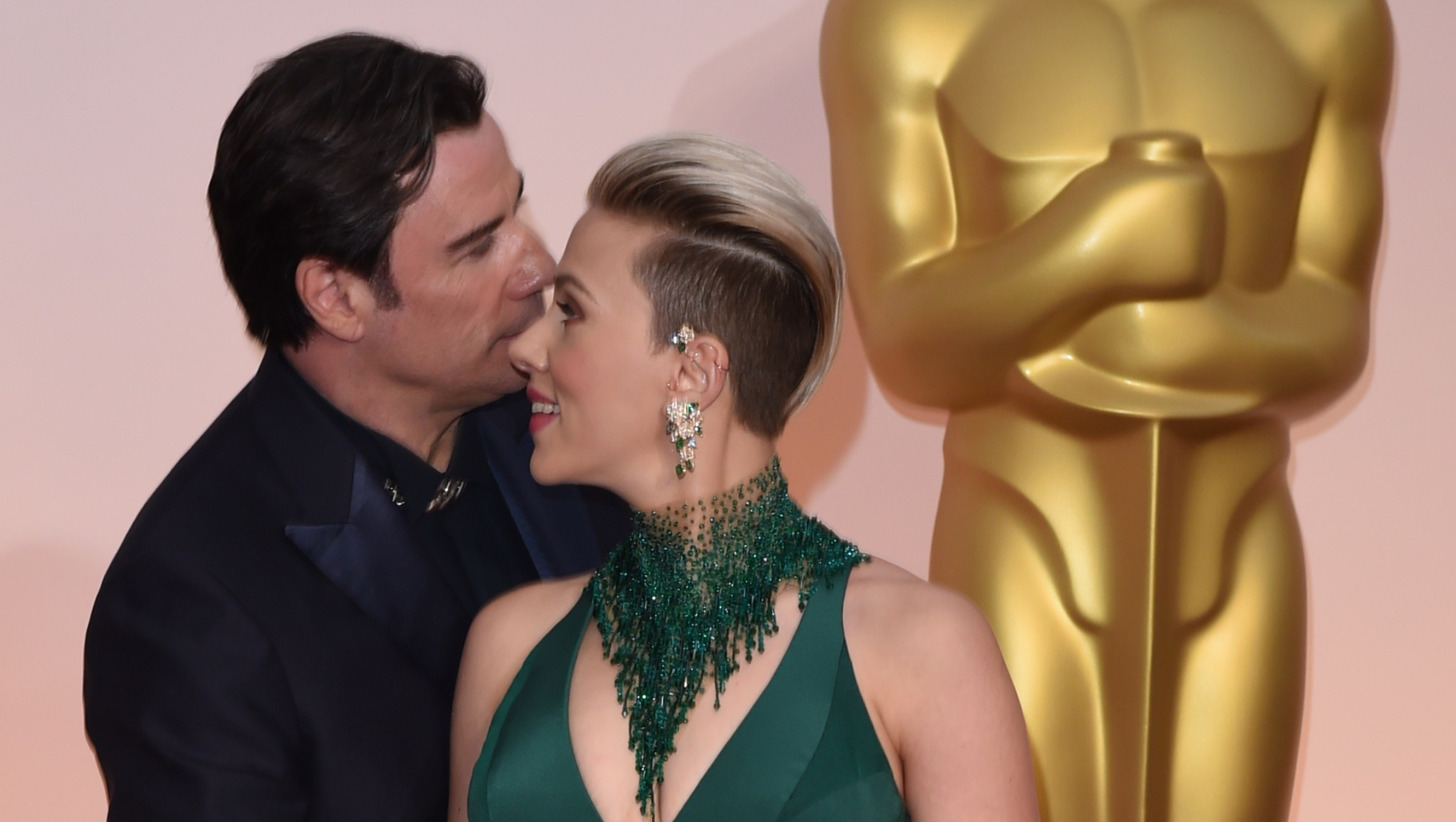 Scarlett Johansson Defends John Travolta Cbs News 4966