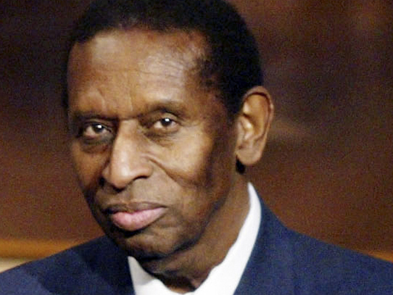 Nbas First Black Player Earl Lloyd Dead At 86 Cbs News