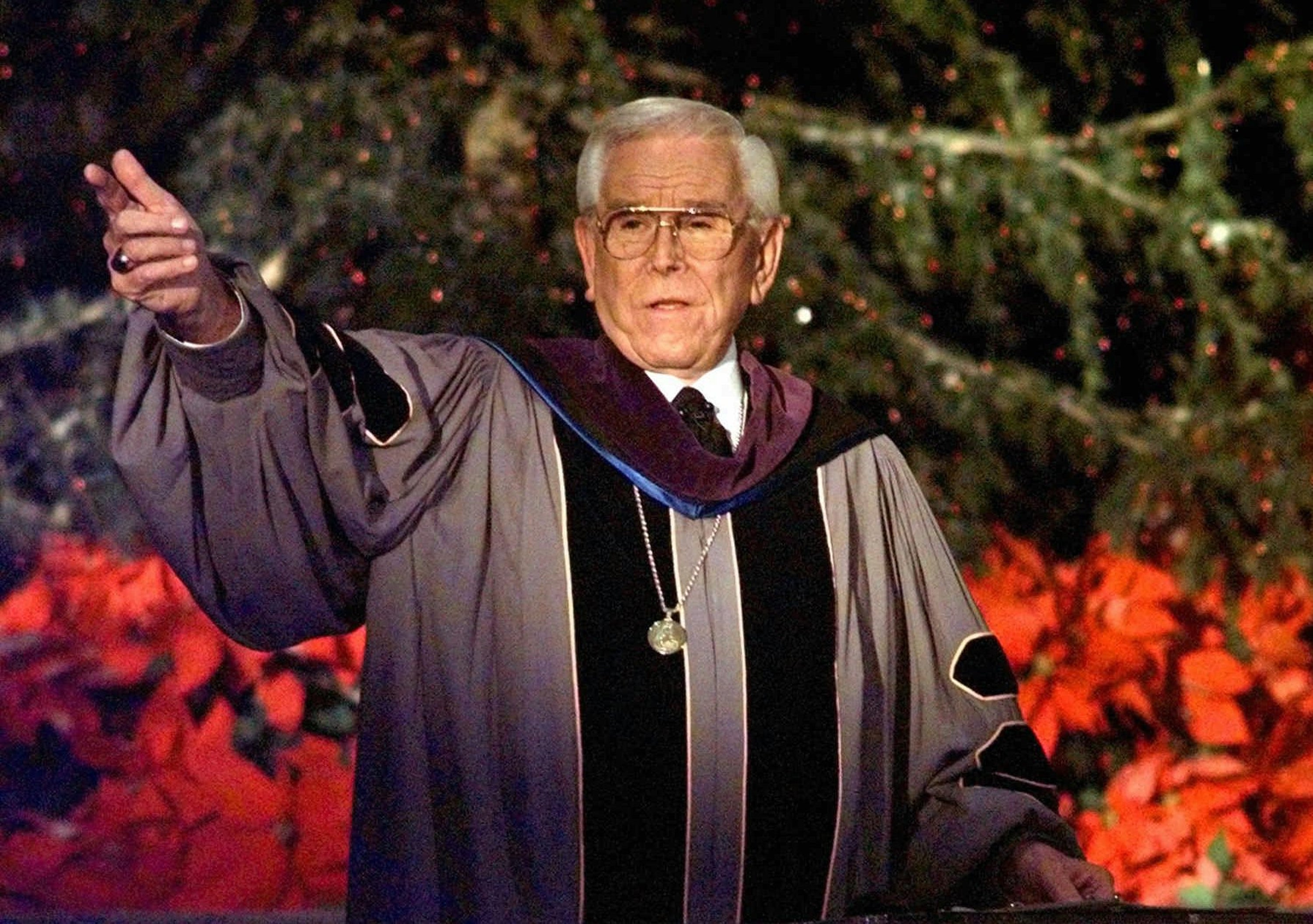 Robert Schuller, Crystal Cathedral megachurch founder, dead at 88 CBS