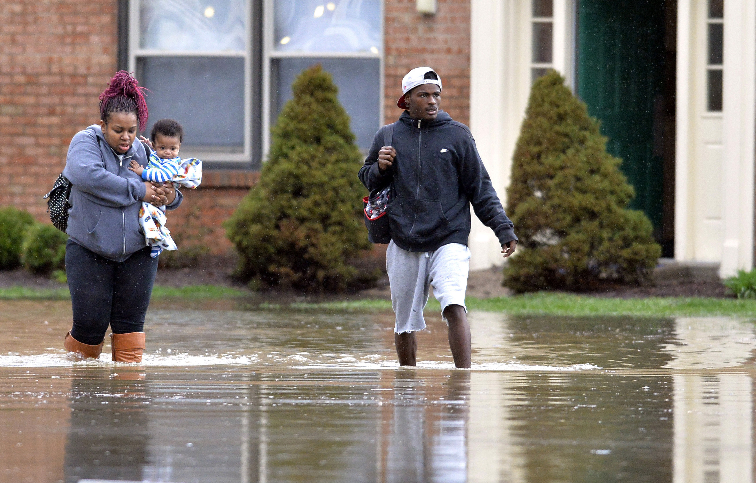 Flooding In Louisville Prompts More Than 100 Water Rescues Cbs News 5633