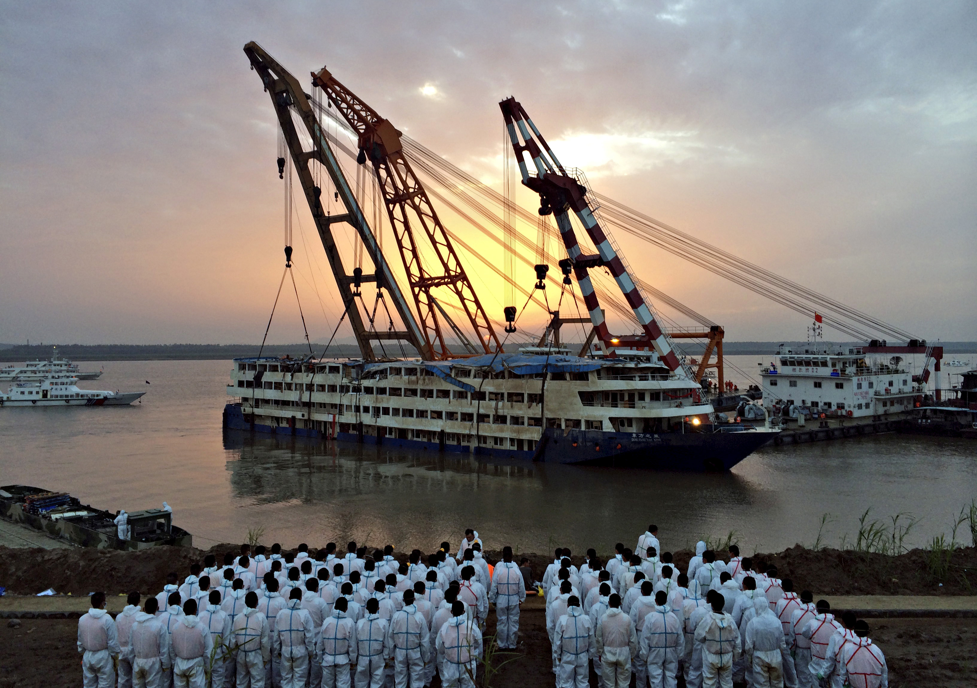 capsized-chinese-cruise-ship-chinese-cruise-ship-the-eastern-star