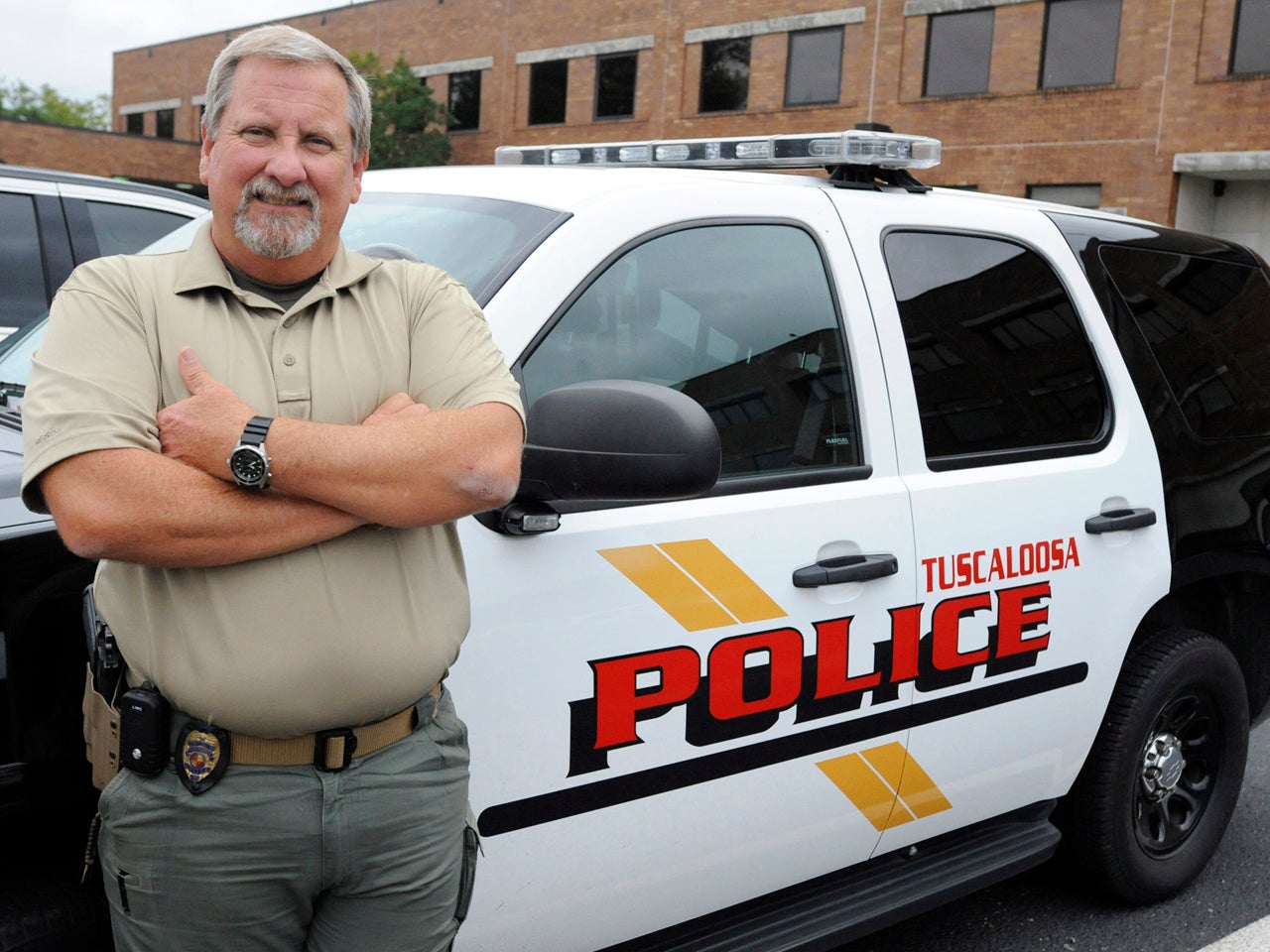 Alabama Police officer Mike Flowers retires after 35 years without