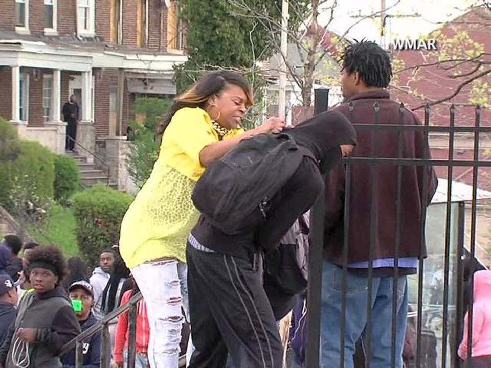 Mom Praised For Pulling Son From Freddie Gray Protests May Lose Her Home Cbs News 9518