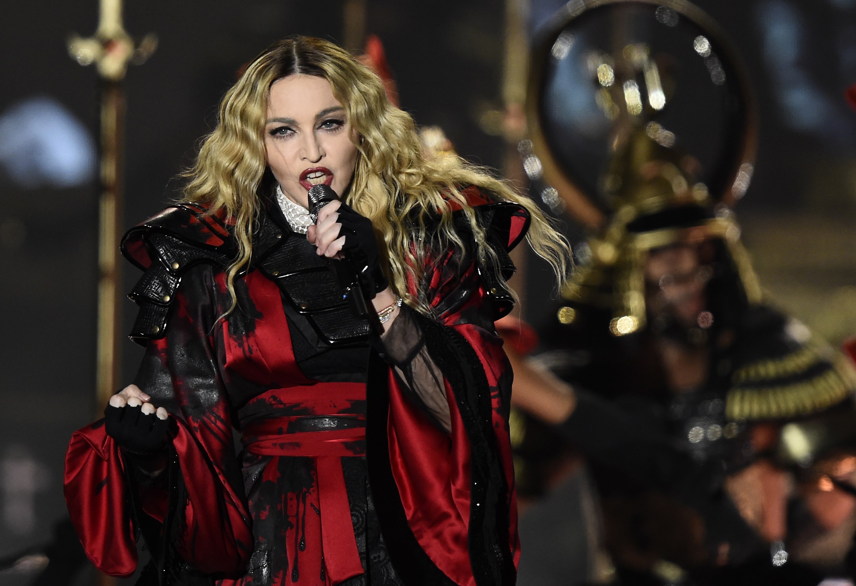 Madonna Exposed 17 Year Olds Breast During Brisbane Concert Cbs News
