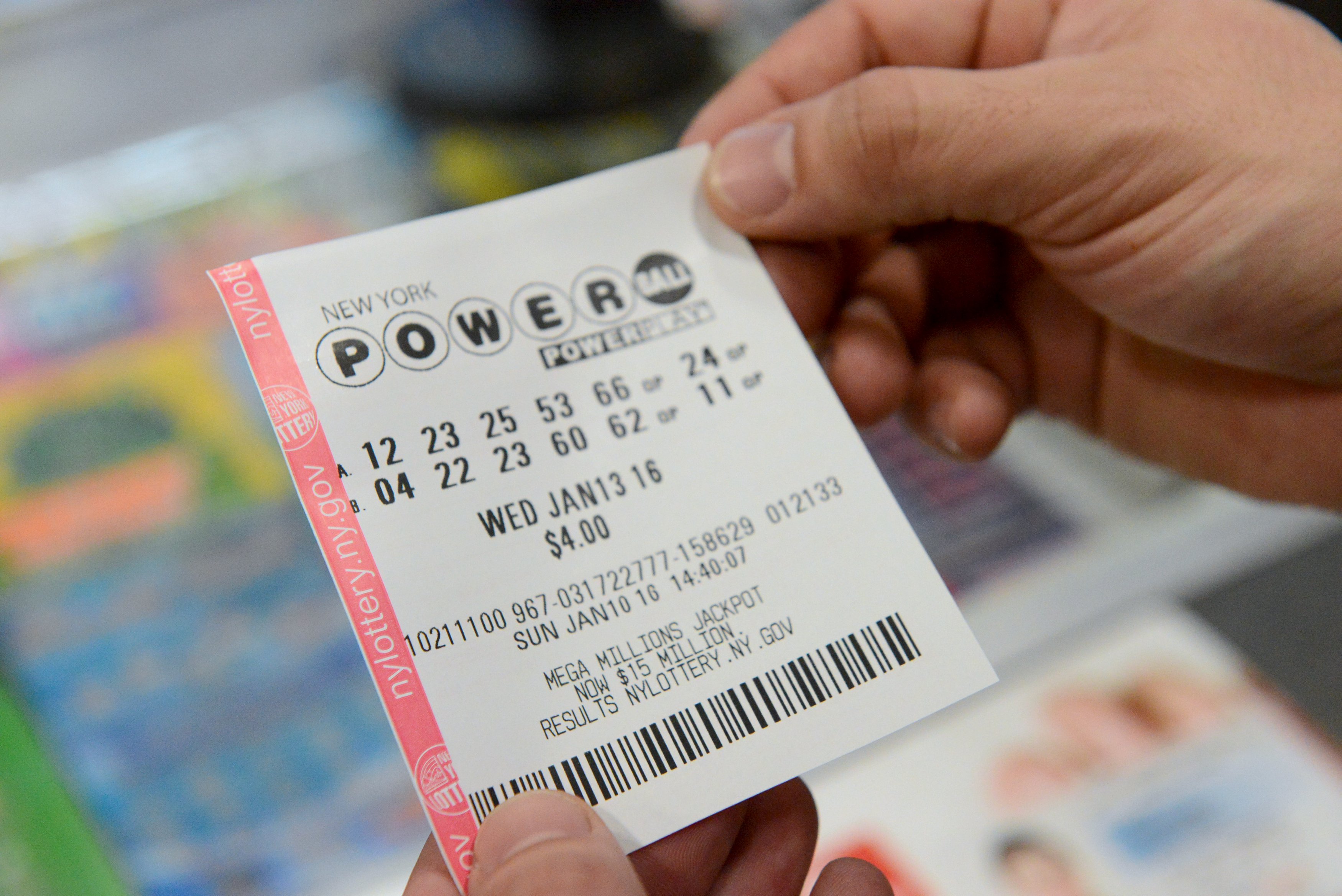At least one winning ticket sold in $1.5 billion Powerball - CBS News