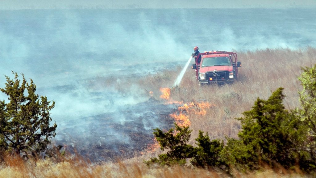 Winds worsen amid worst wildfire in Kansas history CBS News