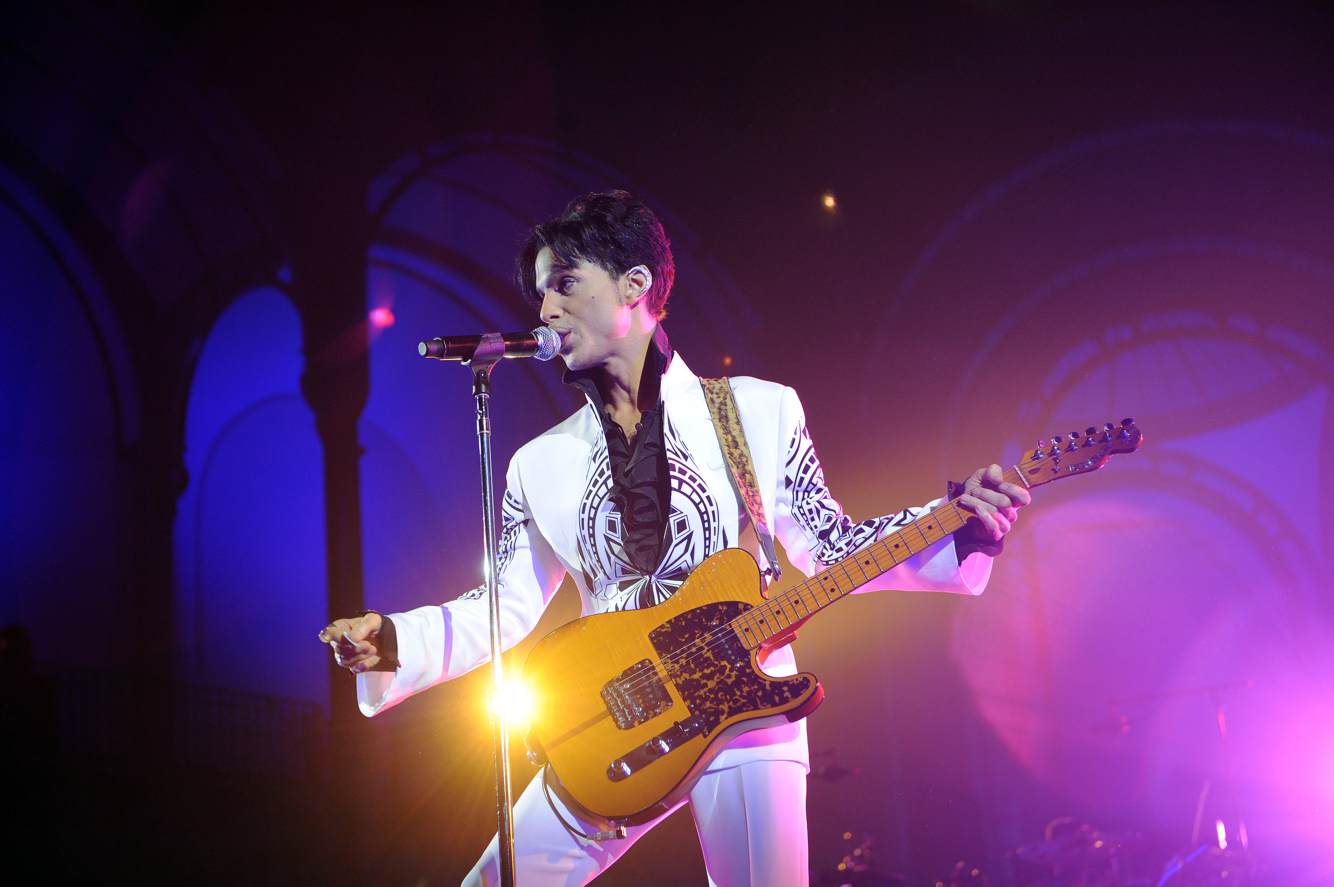 Music Icon Prince Invented His Own Custom Keytar Cbs News