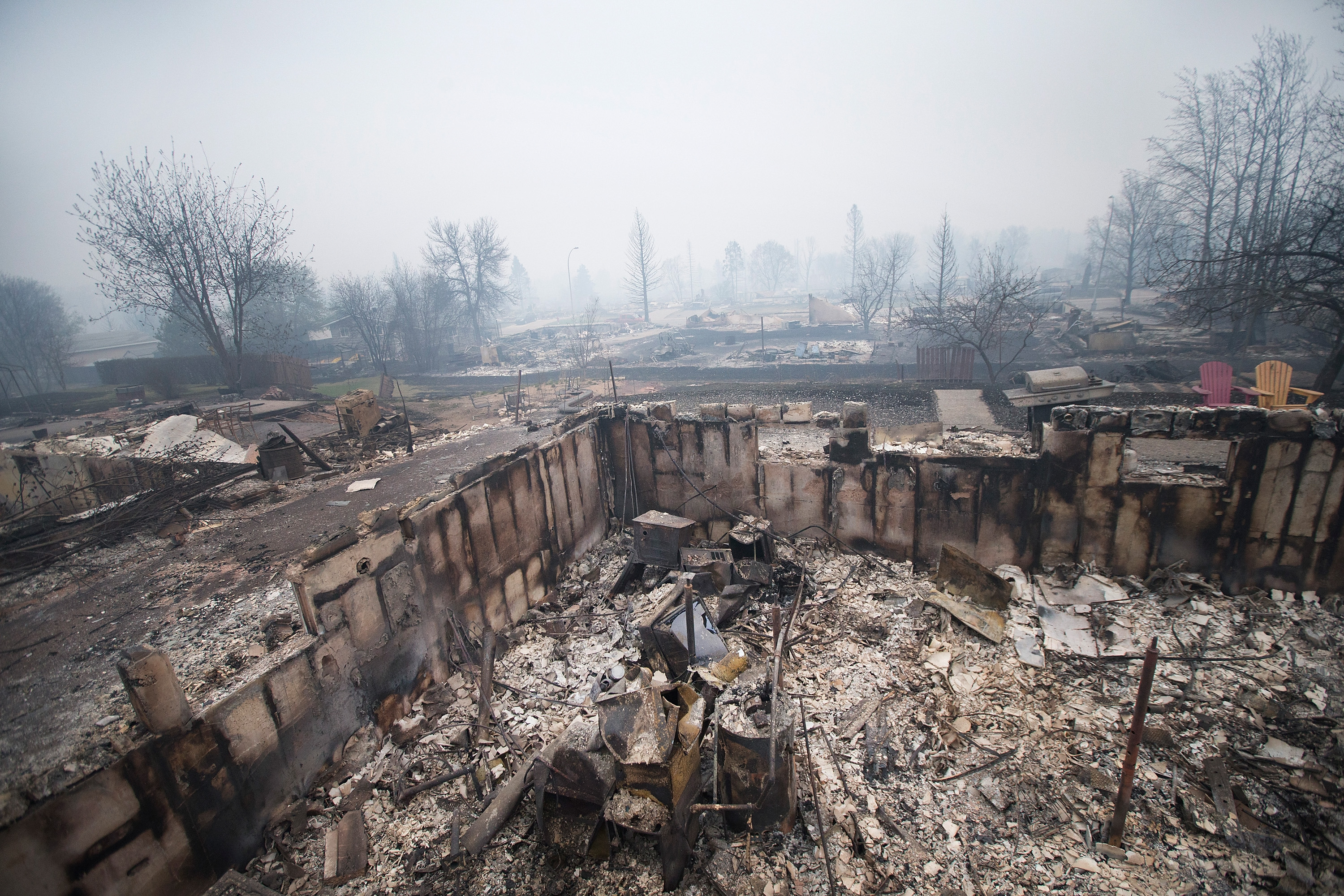 evacuees-from-fire-ravaged-town-may-have-nothing-left-cbs-news