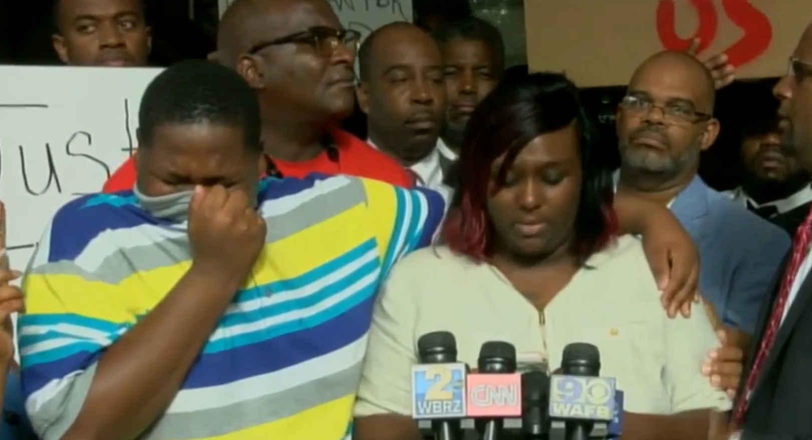 Alton Sterling S Son In Tears After Baton Rouge Police Shooting Cbs News