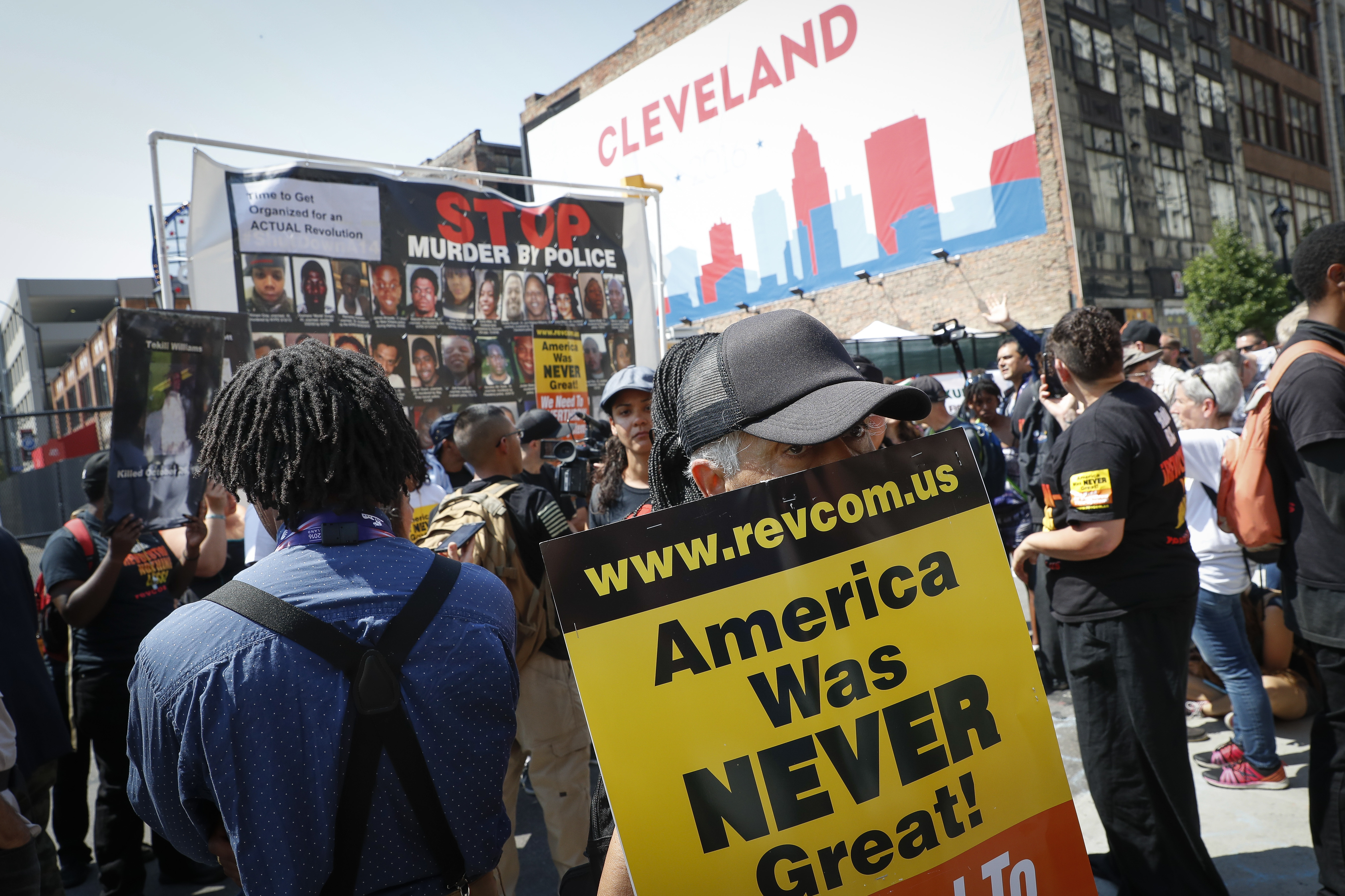 Protests boil up outside RNC in Cleveland CBS News