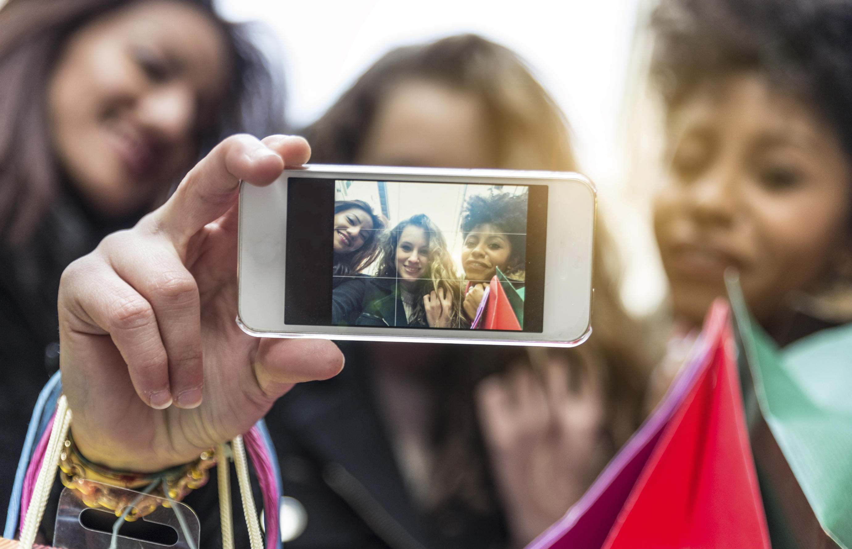 what-selfie-viewing-could-mean-for-your-self-esteem-cbs-news