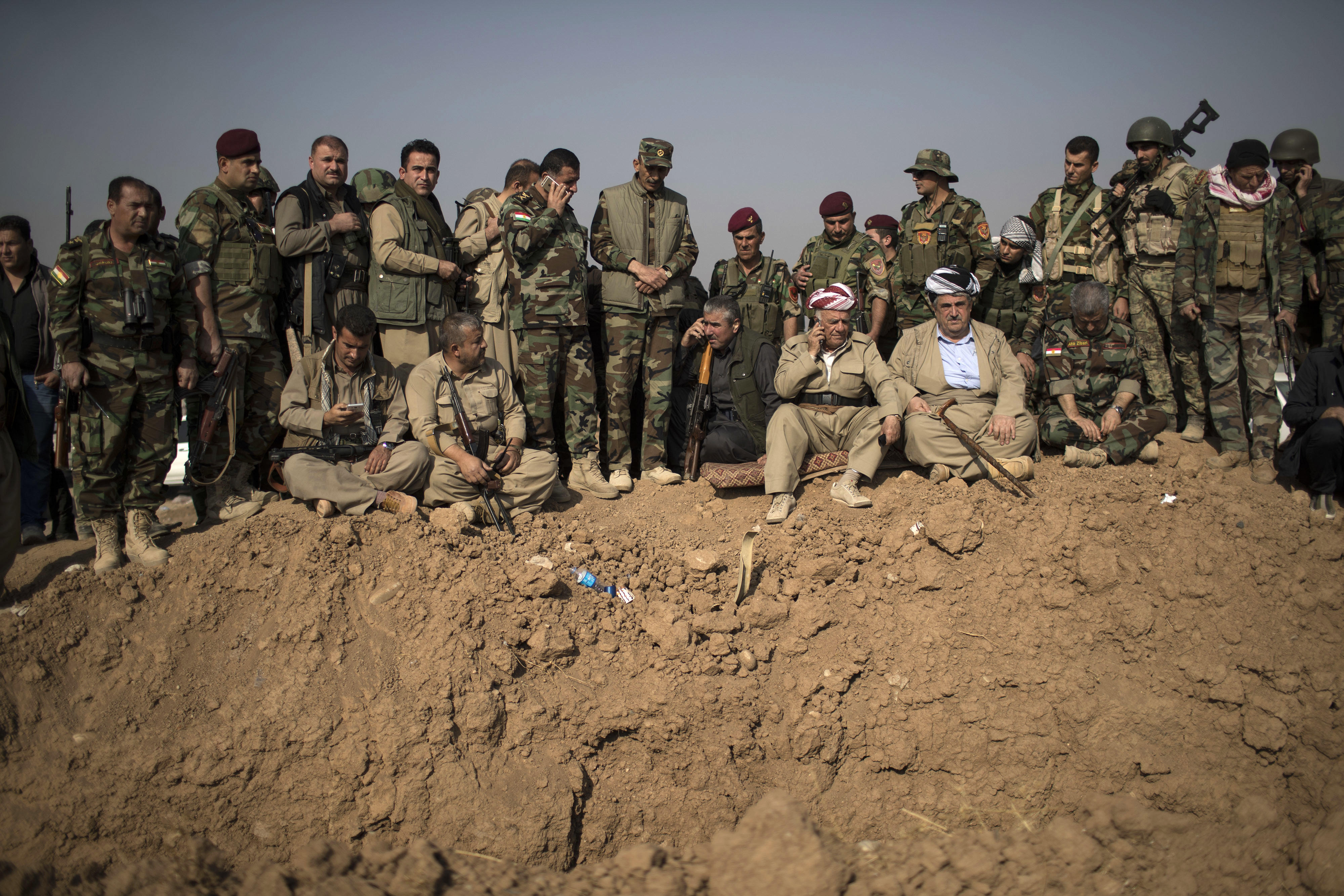 Iraqi Kurdish Fighters Discover Mass Grave Of Decapitated Bodies Near Mosul Cbs News