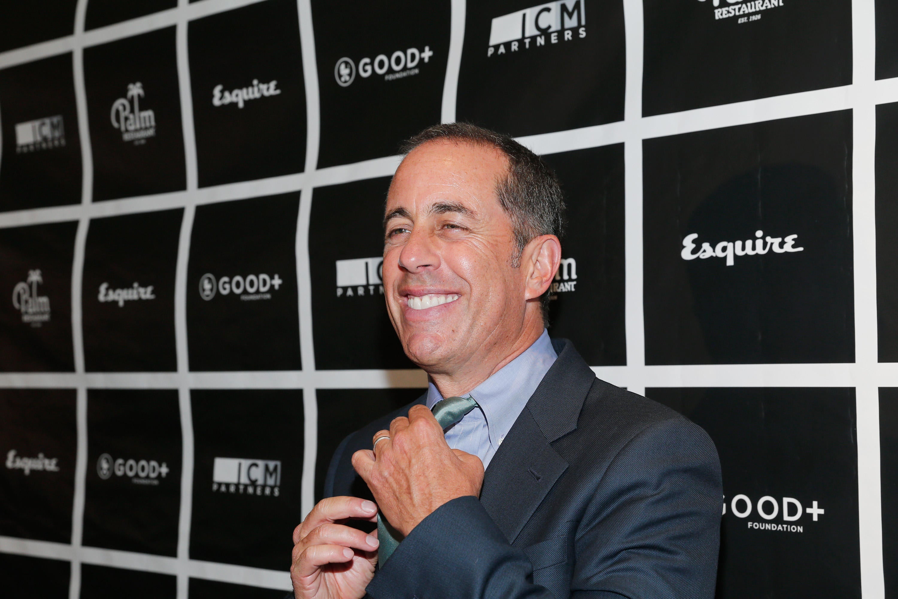 Jerry Seinfeld refuses to hug Kesha - CBS News