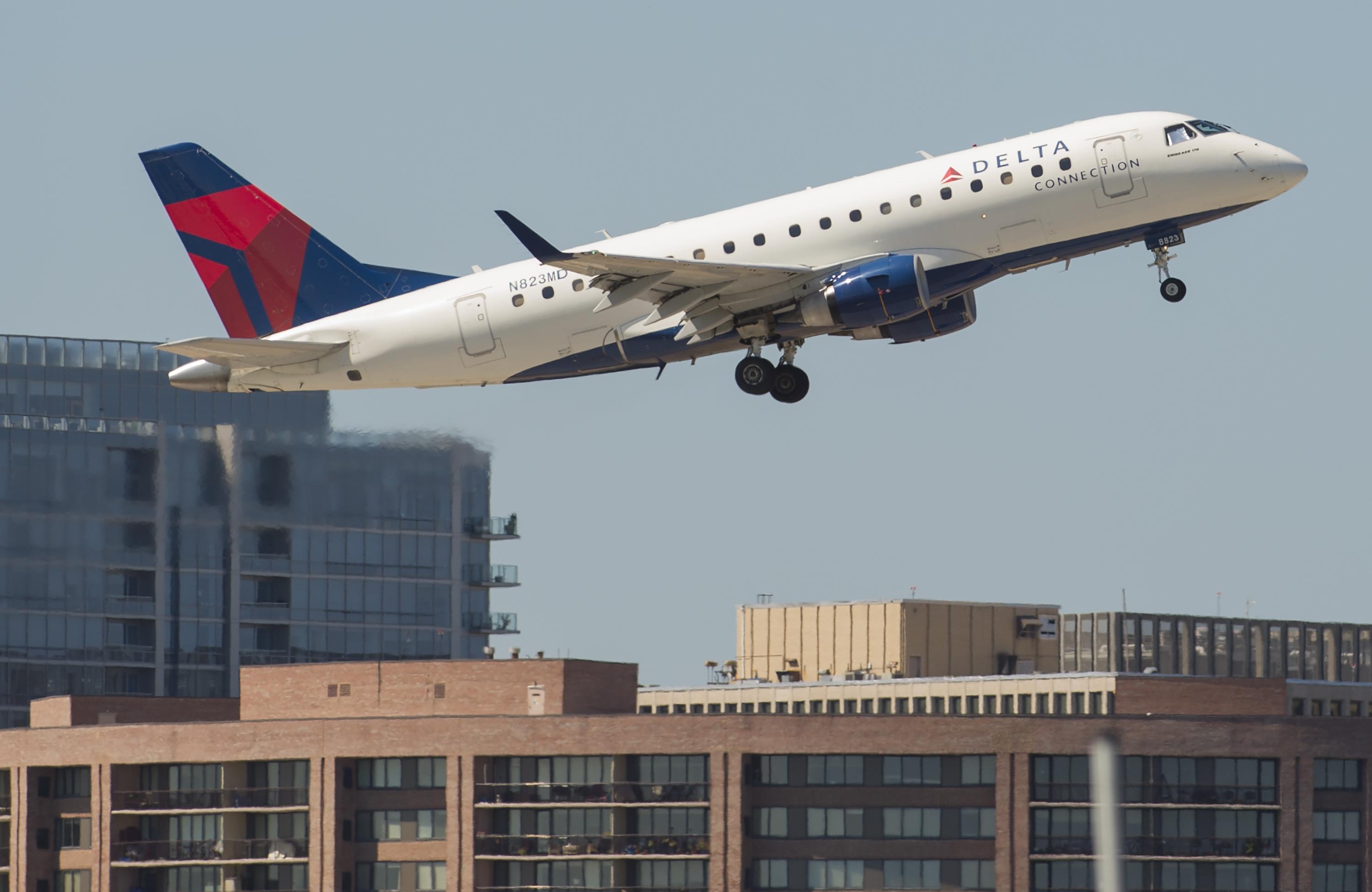 Delta to bring back free meals on some US flights - CBS News