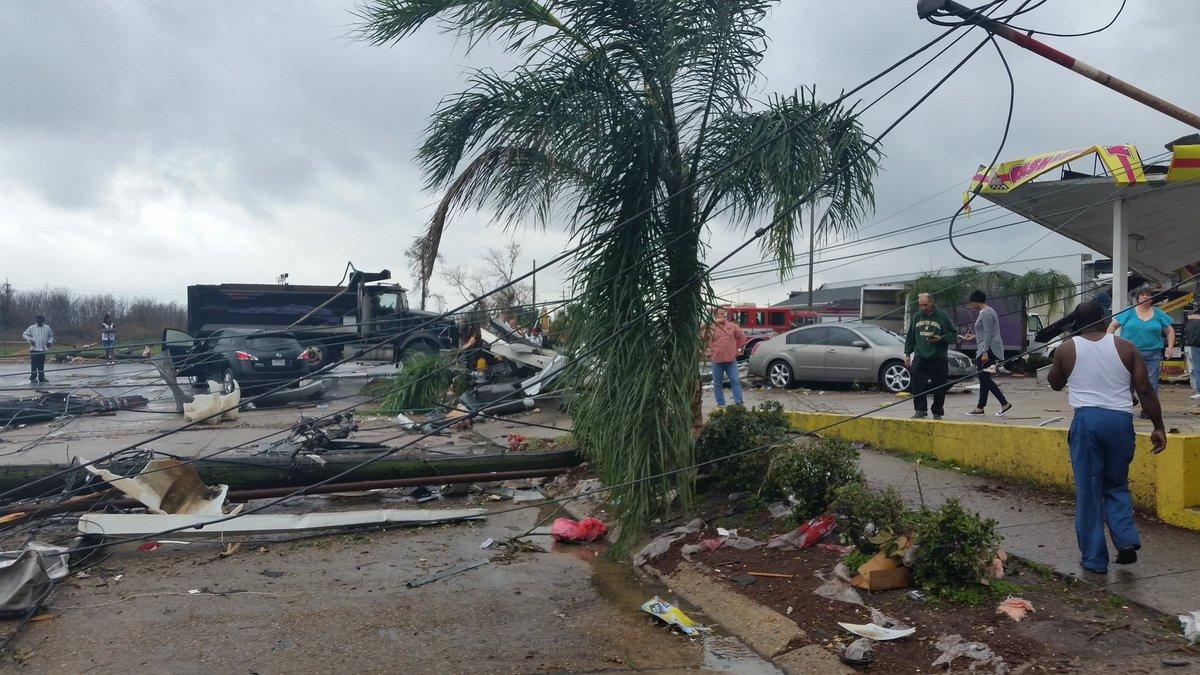 Tornado reported as storms thrash Louisiana, Mississippi - CBS News