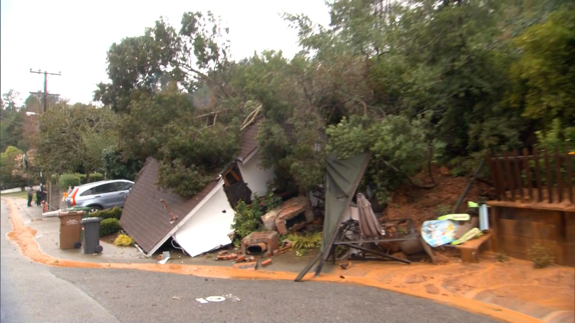 Heavy rain, mudslides in Northern California wash away homes ... - CBS News