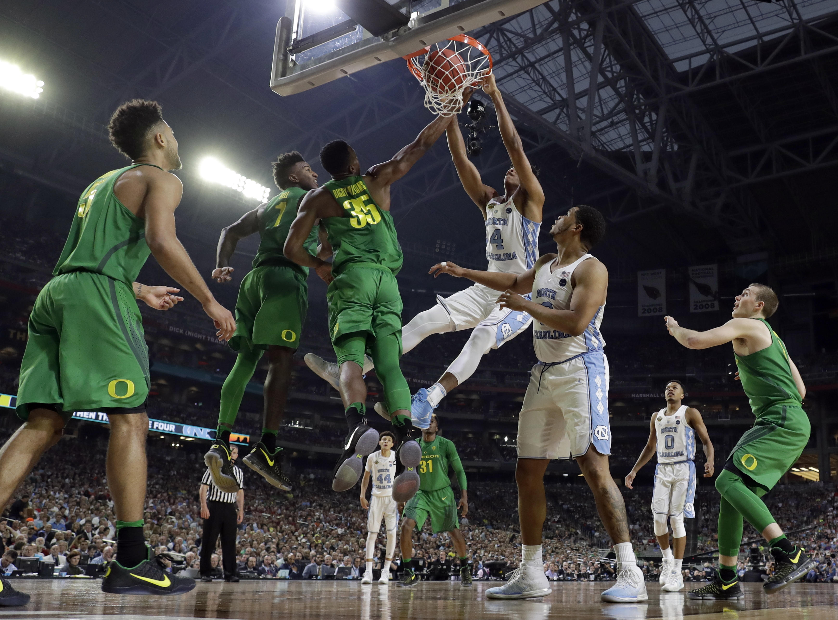 UNC heads to finals despite missing 4 straight free throws at end of game - CBS News3483 x 2575