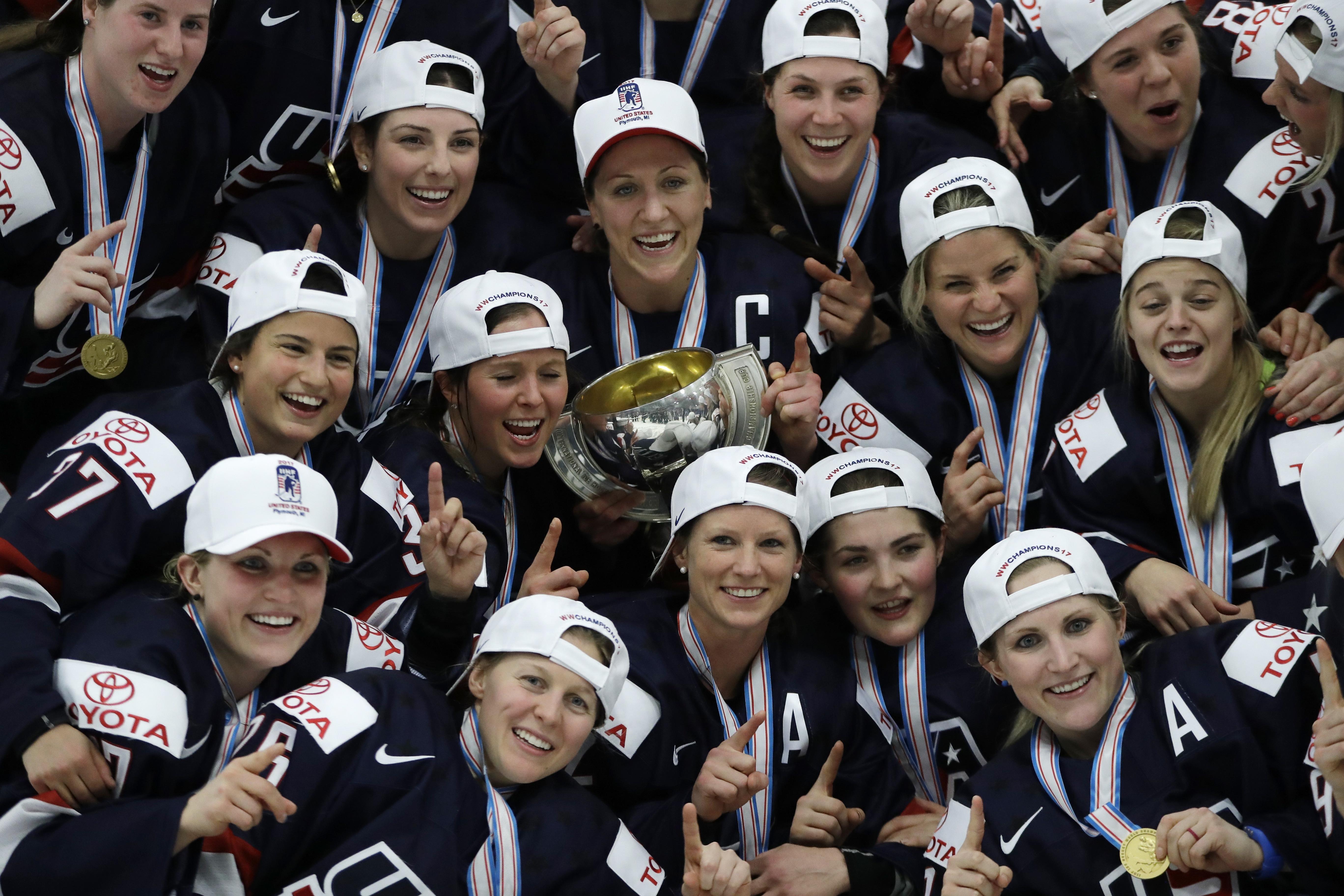 U S Women S Hockey Tops Canada For World Championship As